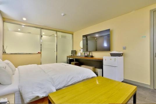 Deluxe Double Room - Photo 33