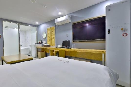 Deluxe Double Room - Photo 17