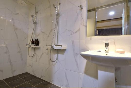 Deluxe Double Room - Photo 12
