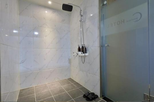 Deluxe Twin Room - Photo 7