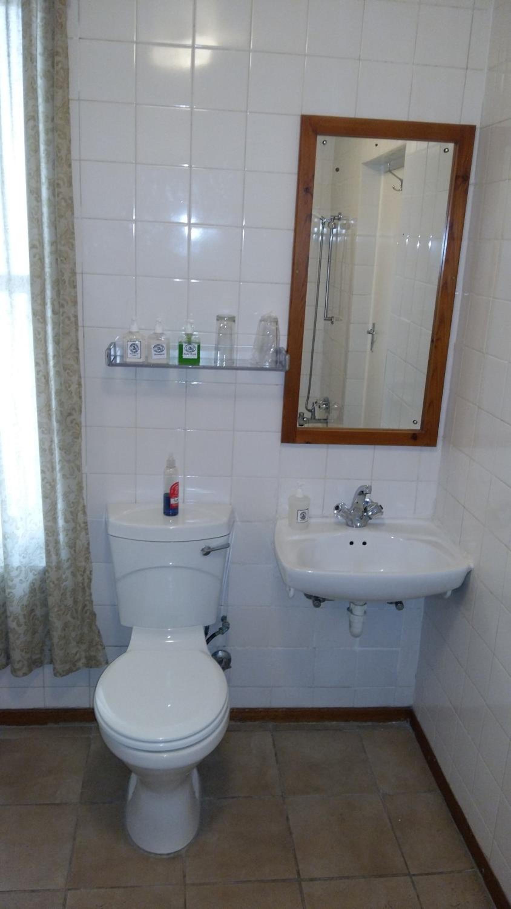 Twin Room - Photo 3