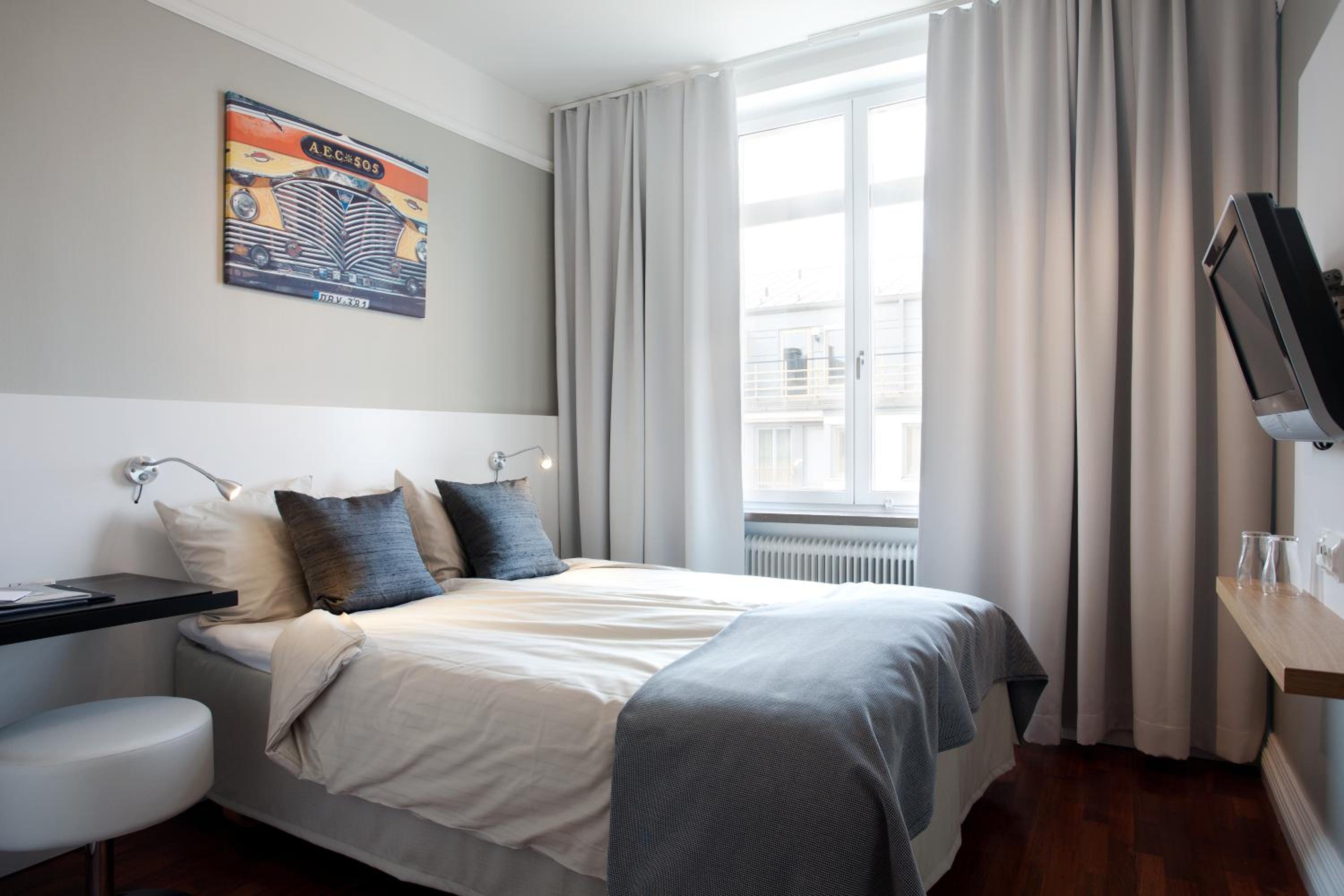 Standard Twin Room - Photo 5