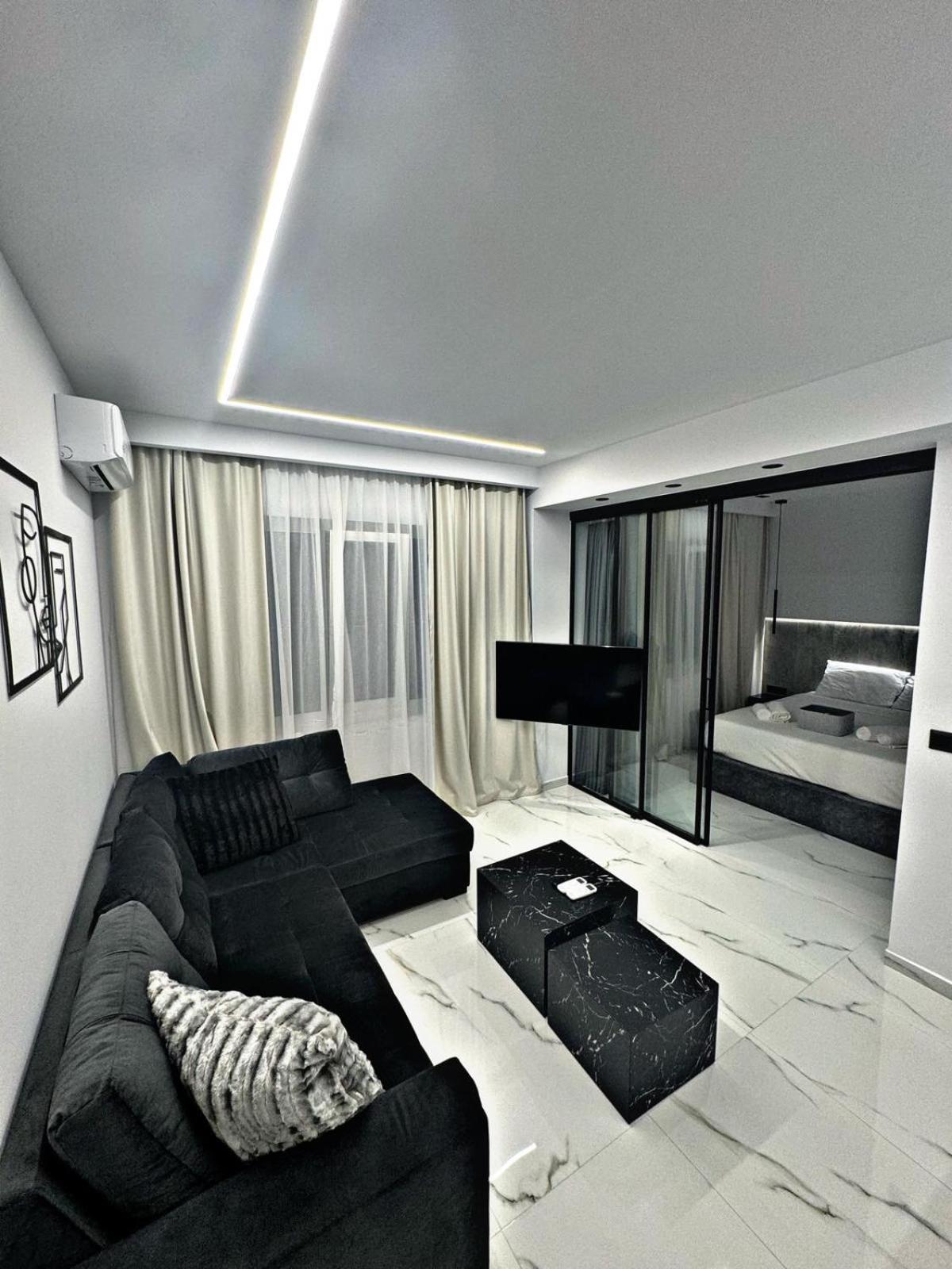 One-Bedroom Deluxe Apartment