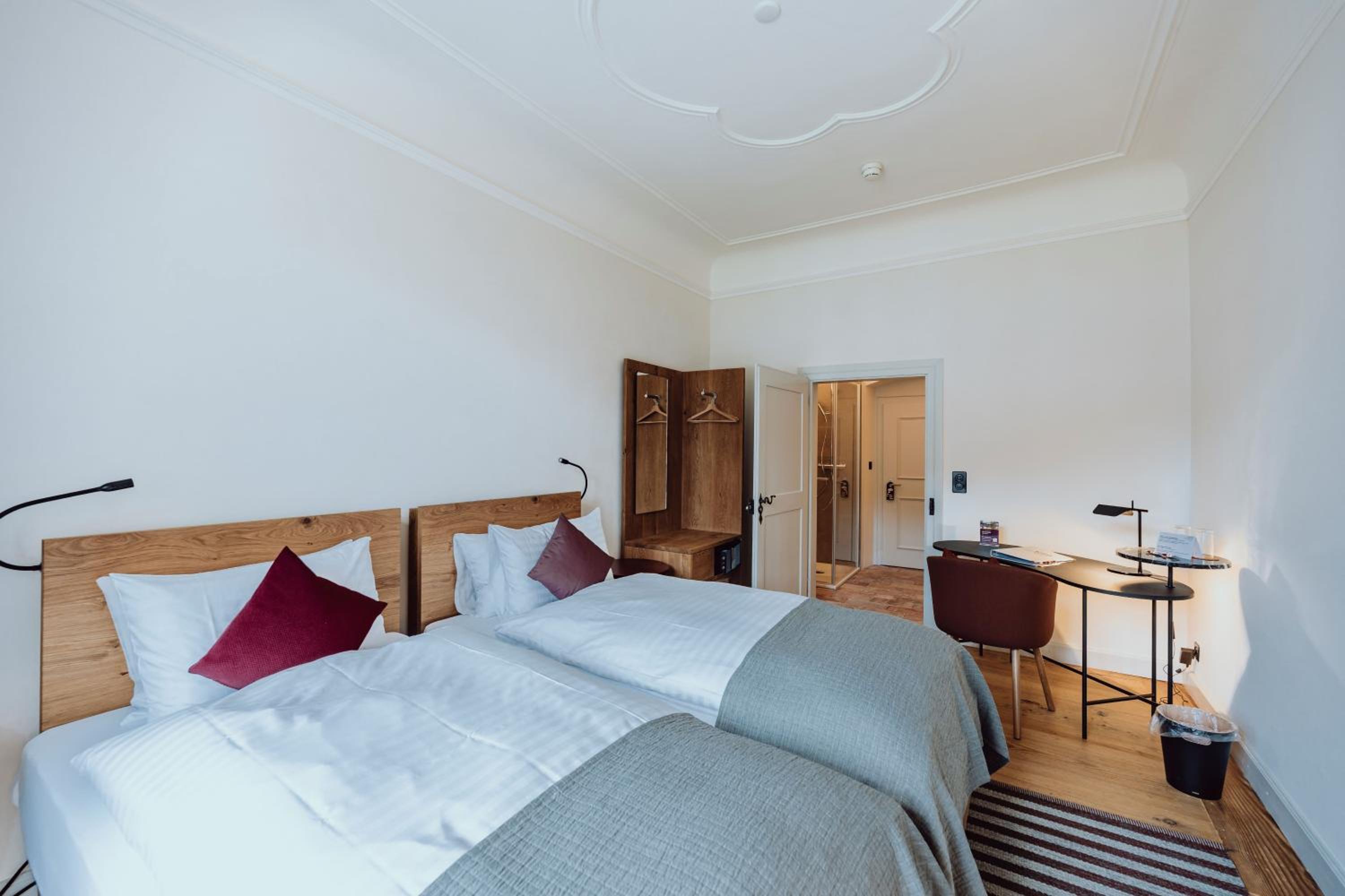 Superior Double or Twin Room with Garden View - Photo 20