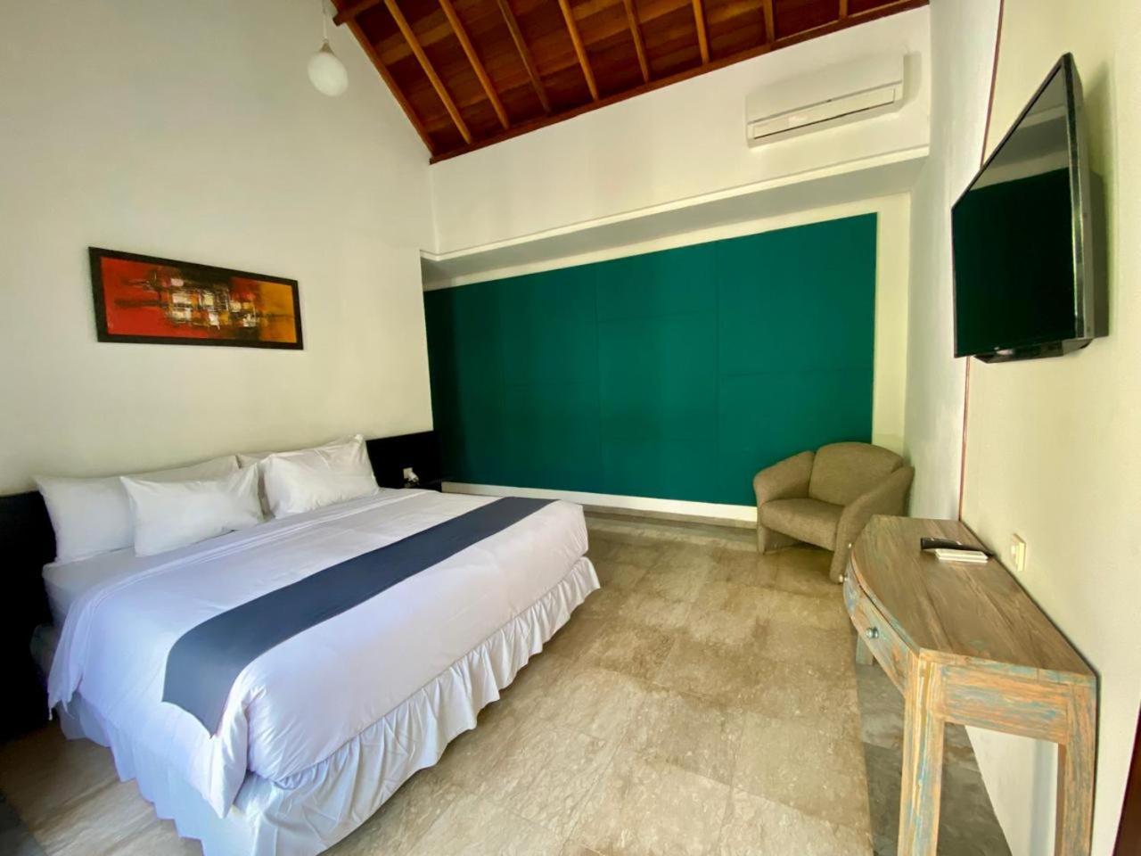 Two-Bedroom Villa with Private Pool - Photo 3