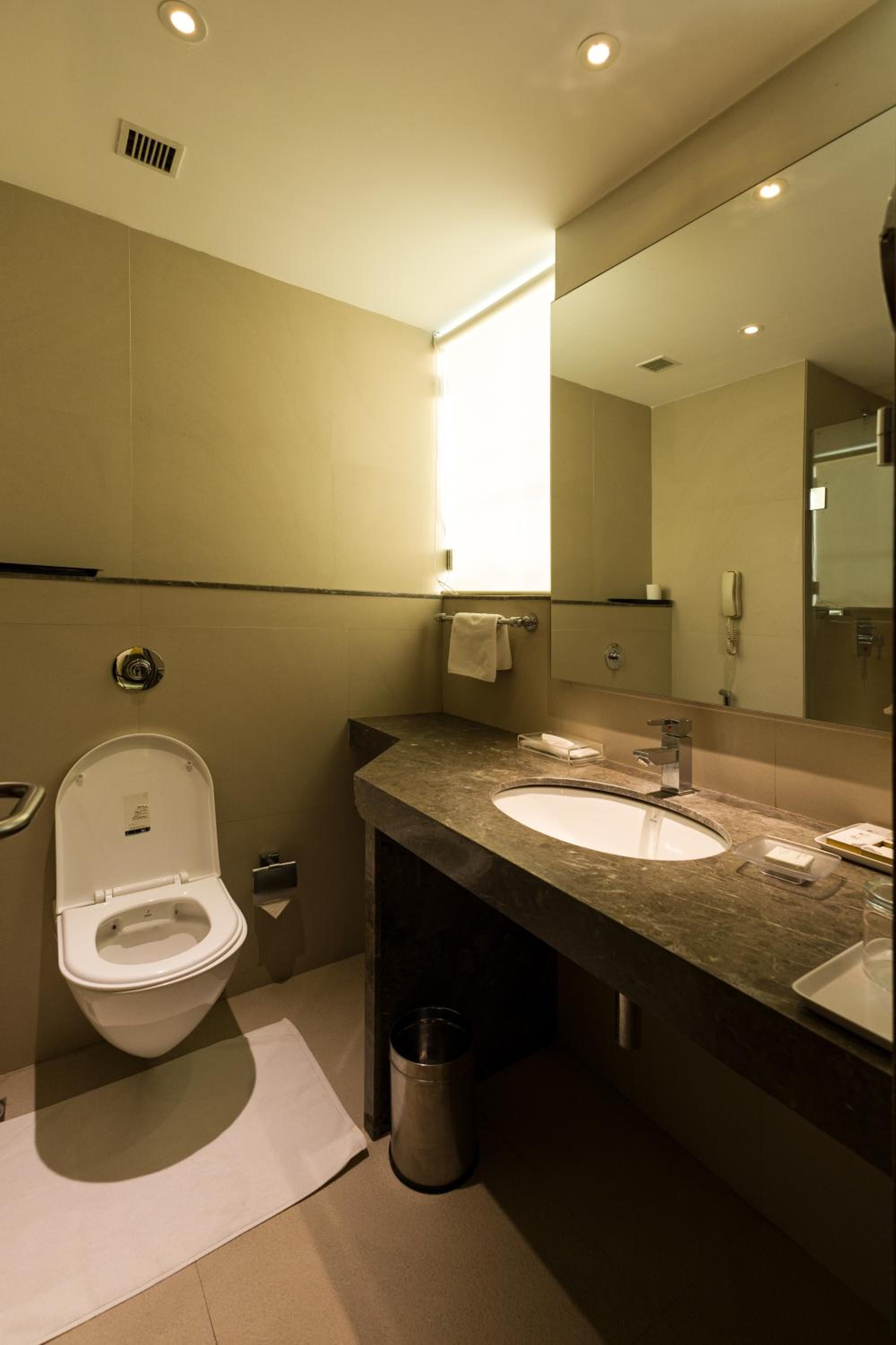 Grand Suite with Two Way Airport Transfers photo 2