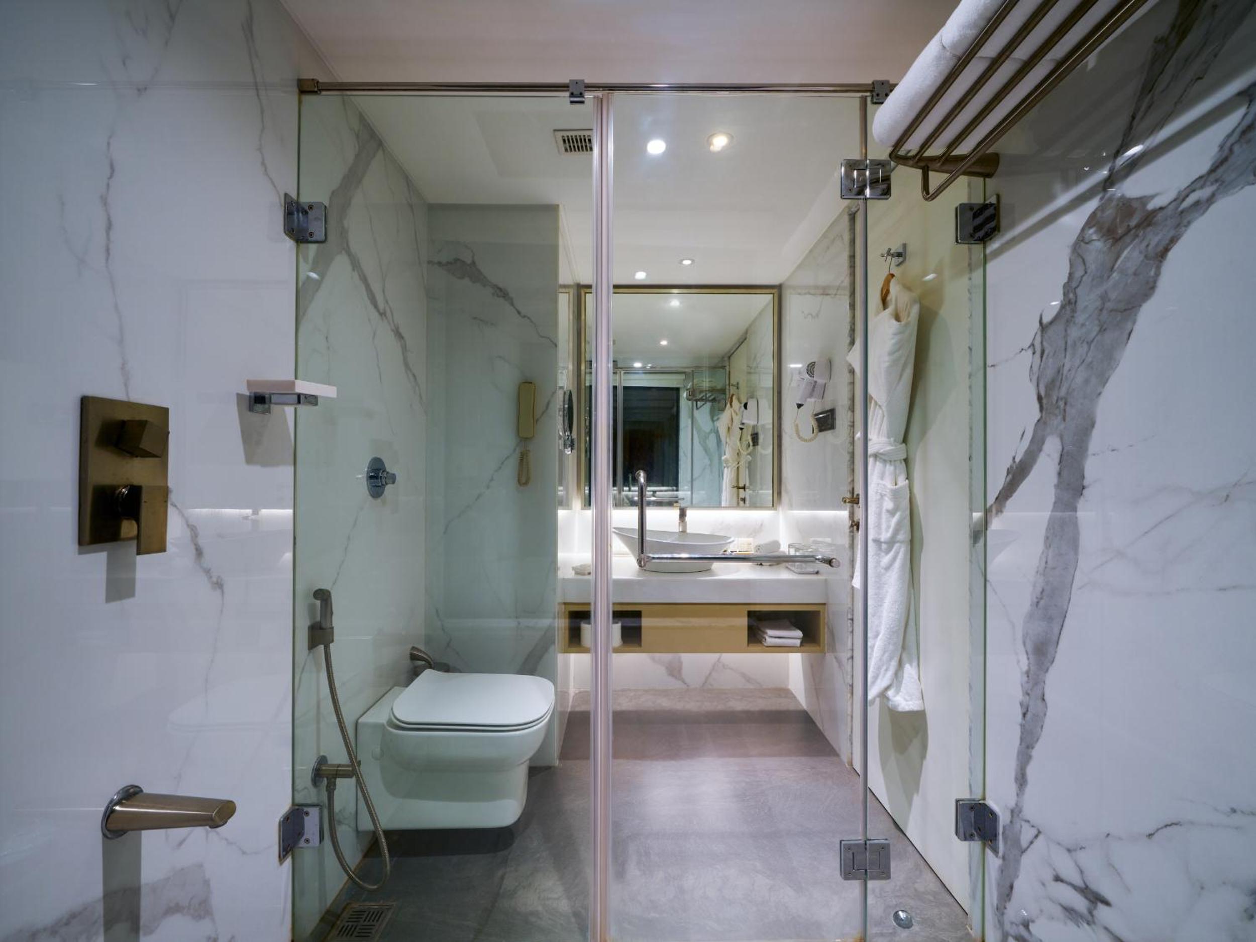Premium Suite with Two way Airport Transfers photo 3