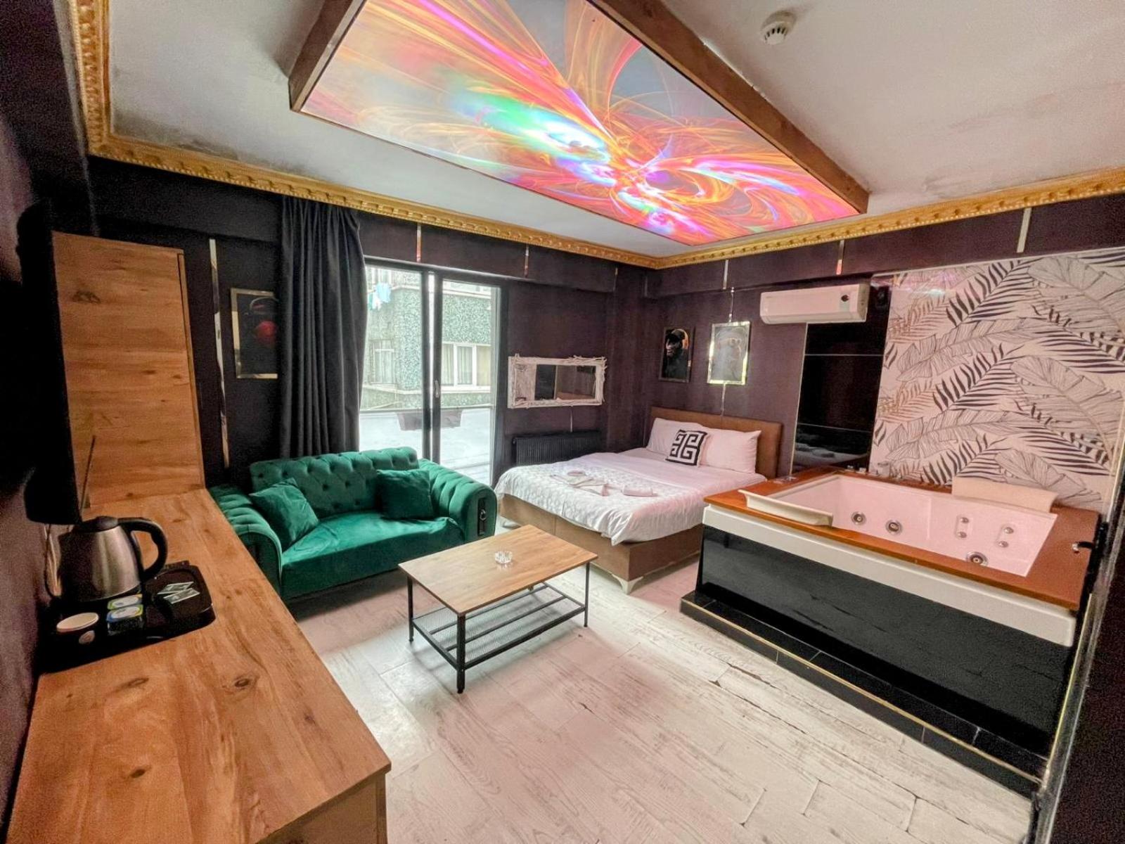 Deluxe Double Room With Bath photo 3