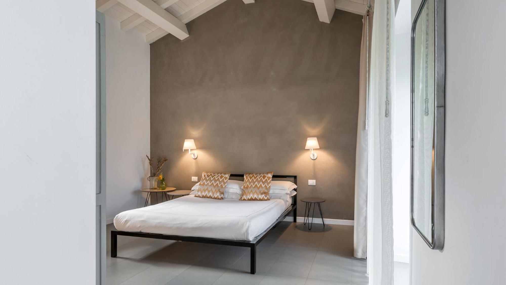 One-Bedroom Apartment - Separate Building photo 1