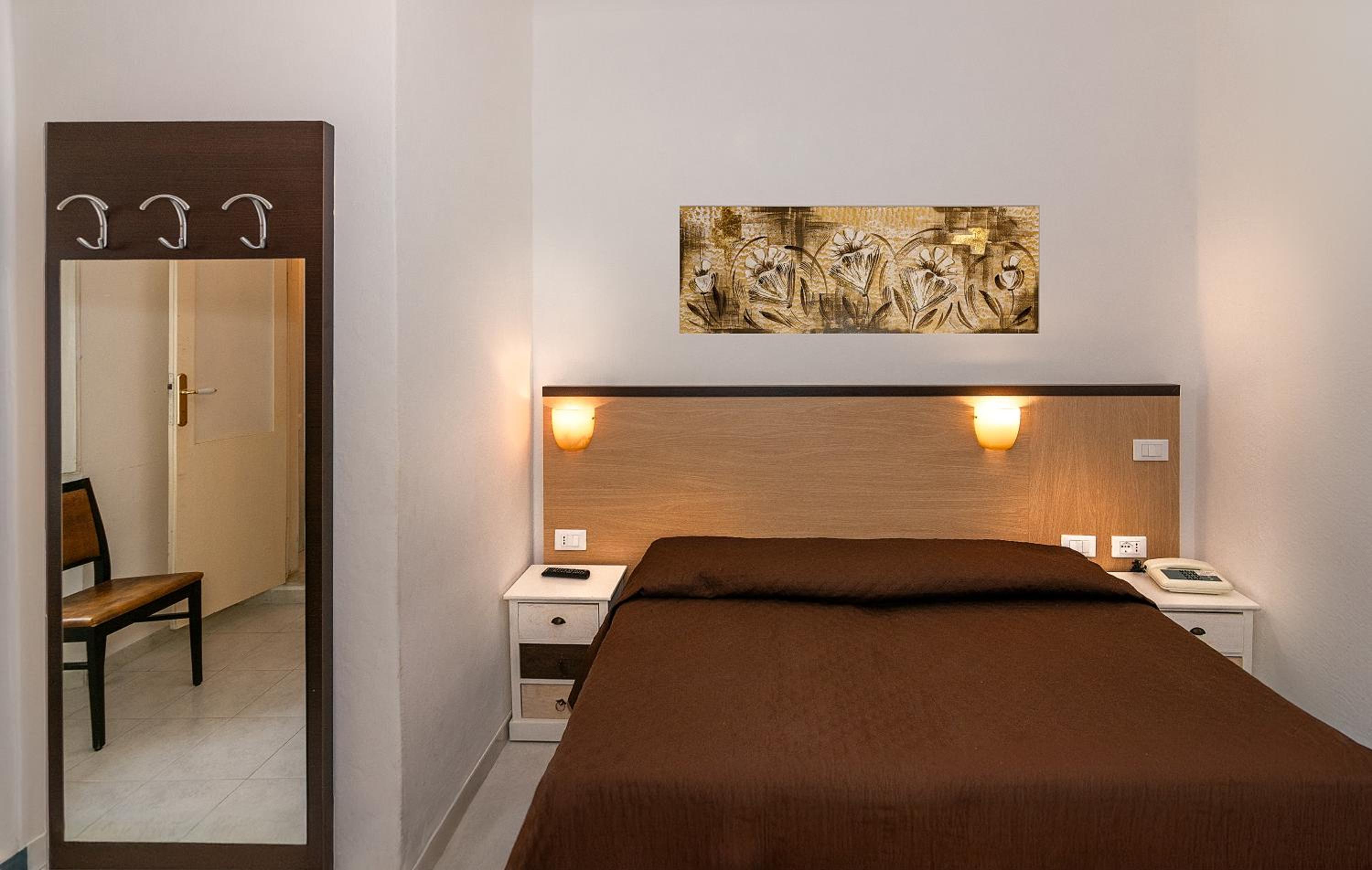 Economy Double Room photo 3