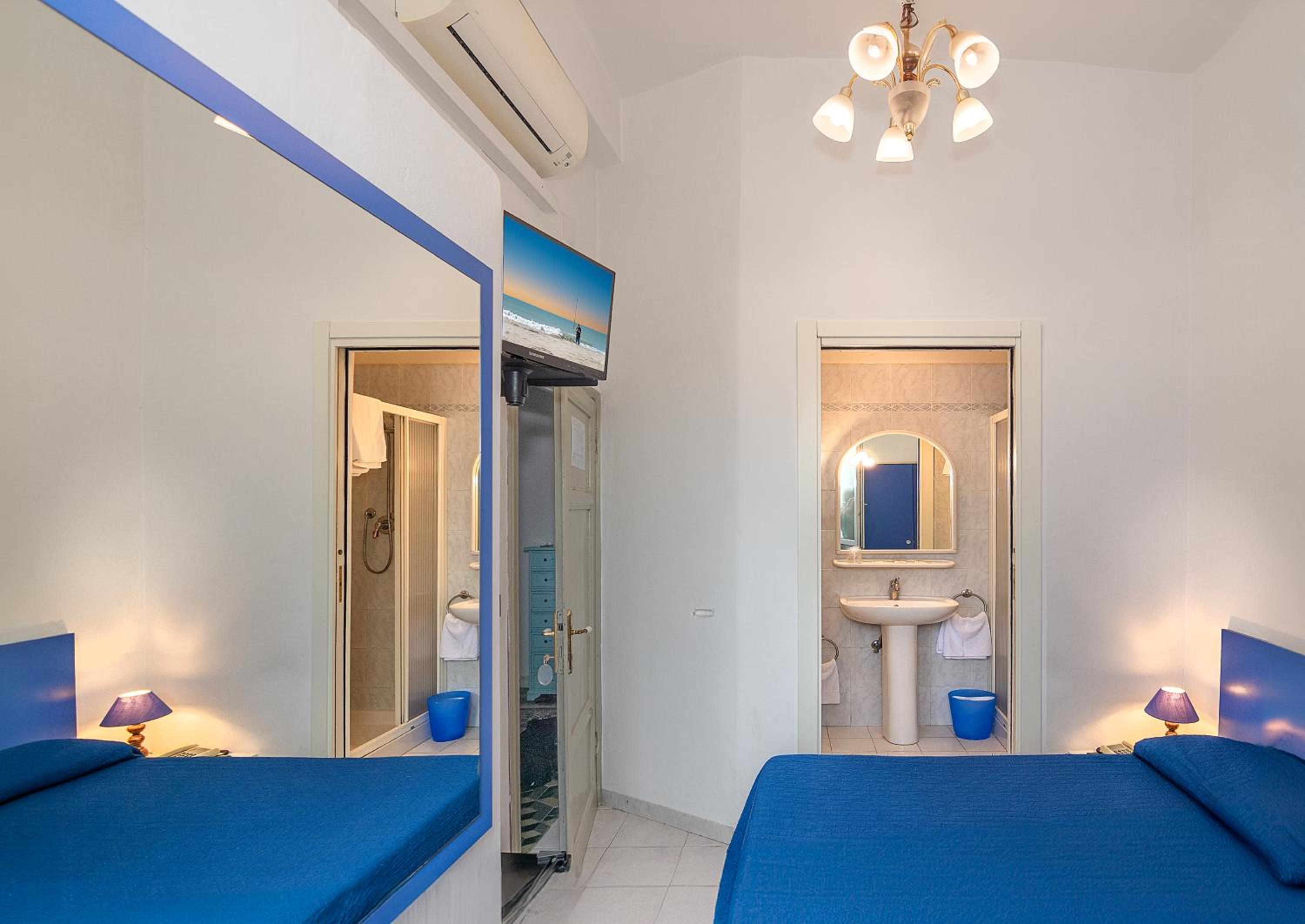 Single Room photo 2