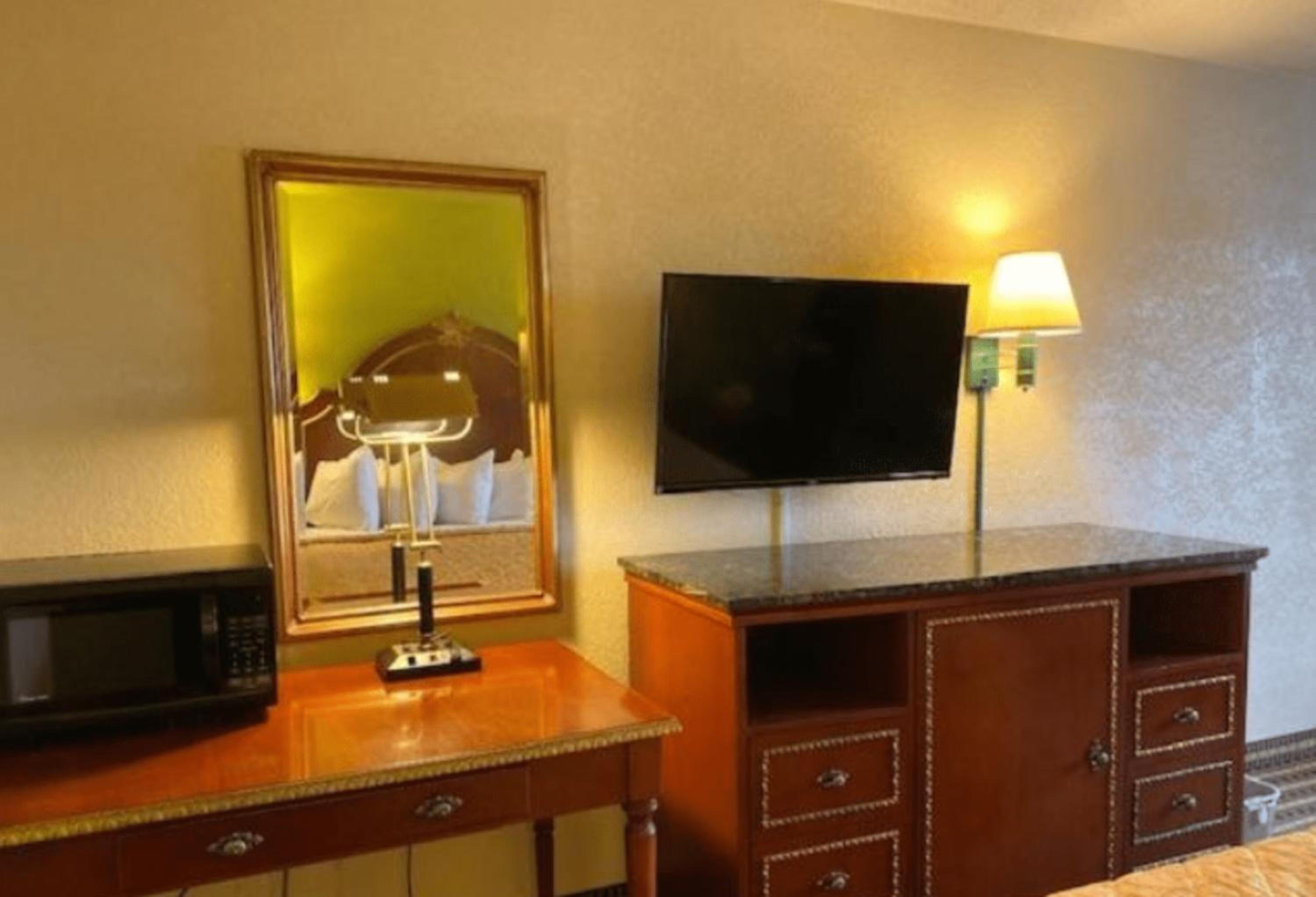 Deluxe Double Room with Two Double Beds - Non-Smoking - Photo 4