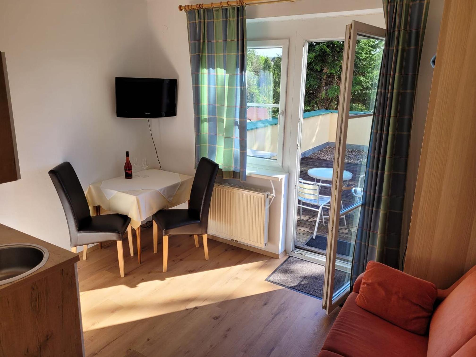 One-Bedroom Apartment with Terrace photo 1