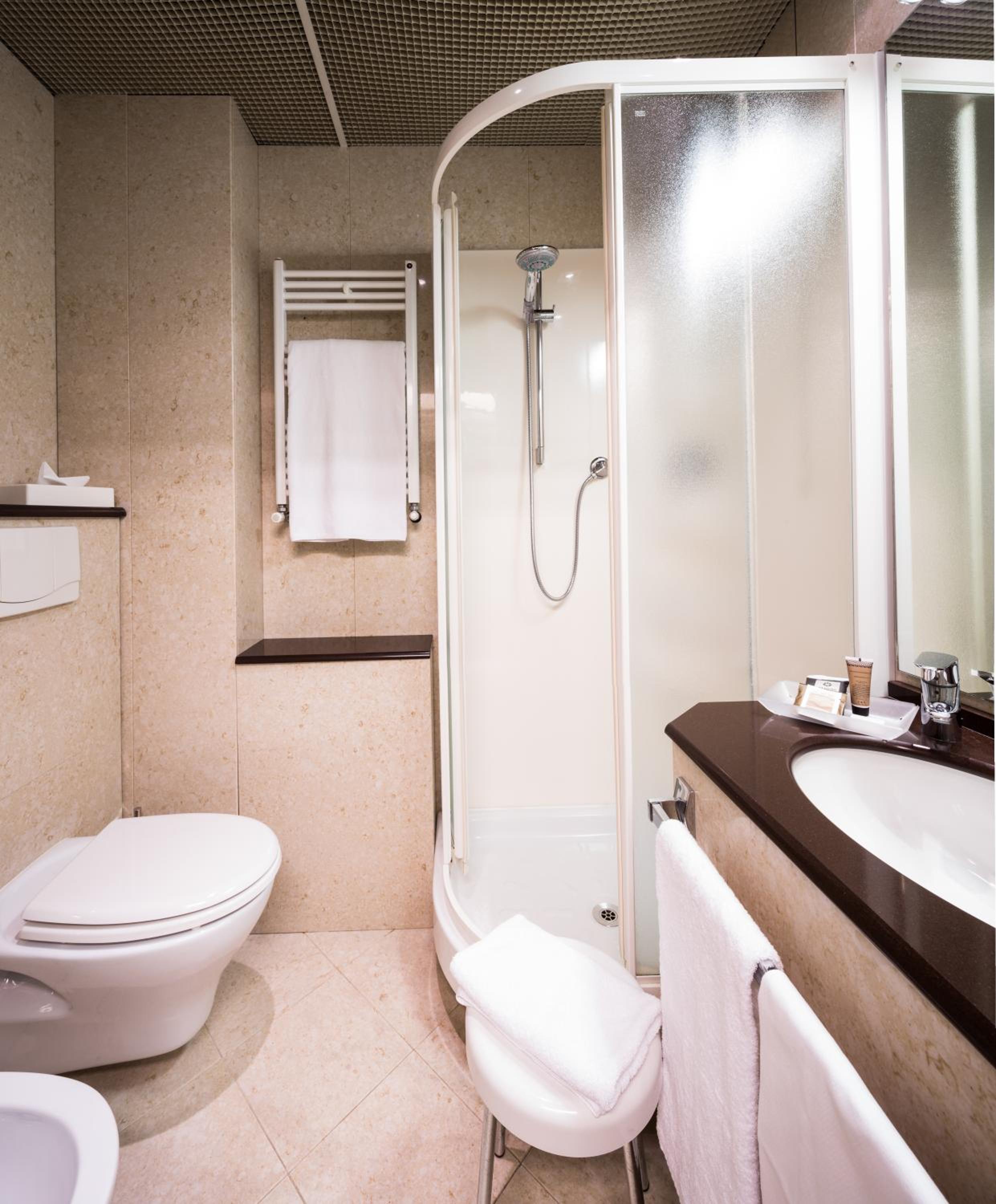 Economy Double Room thumbnail 5