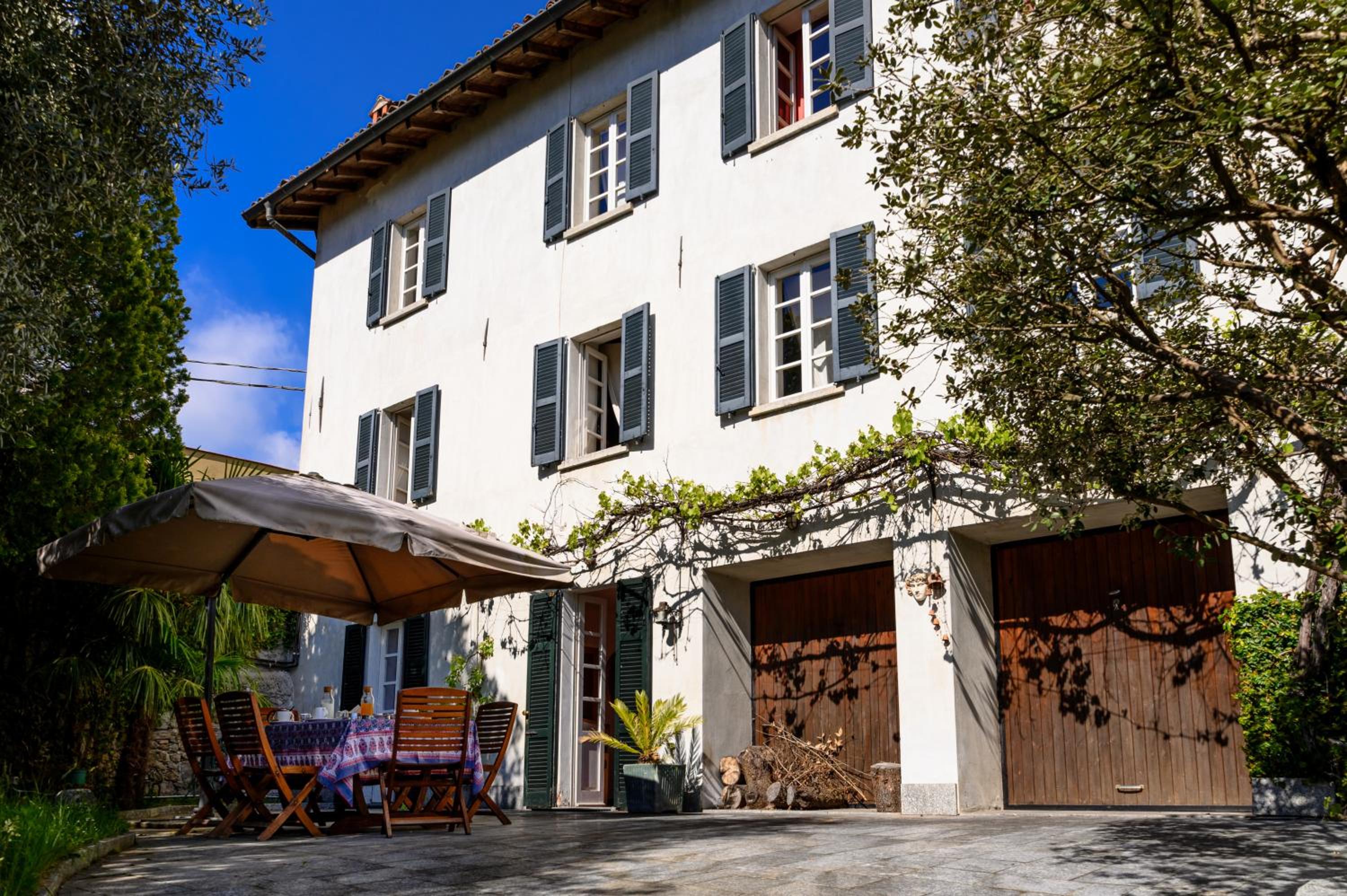 Villa photo 2