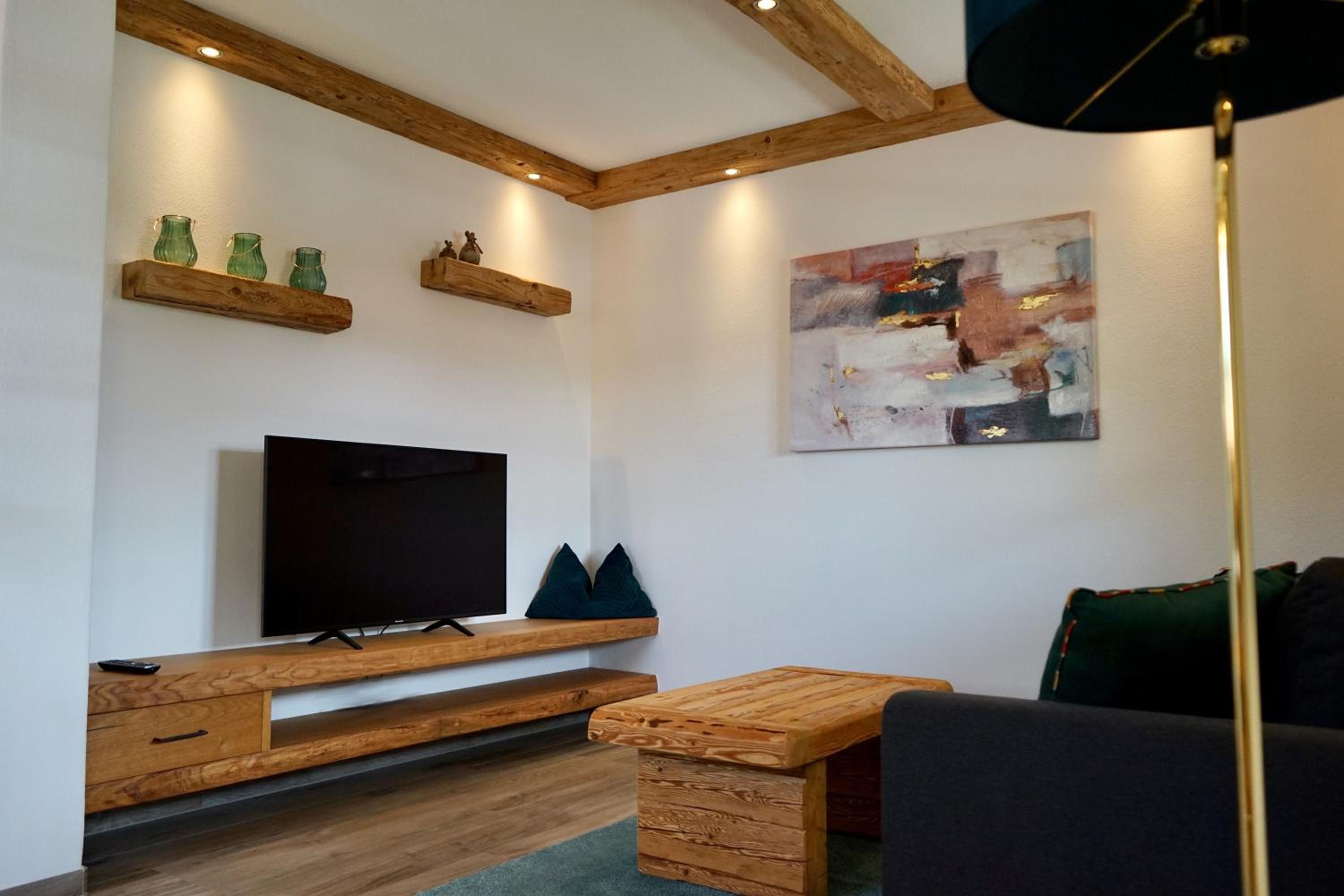One-Bedroom Apartment with Balcony photo 1