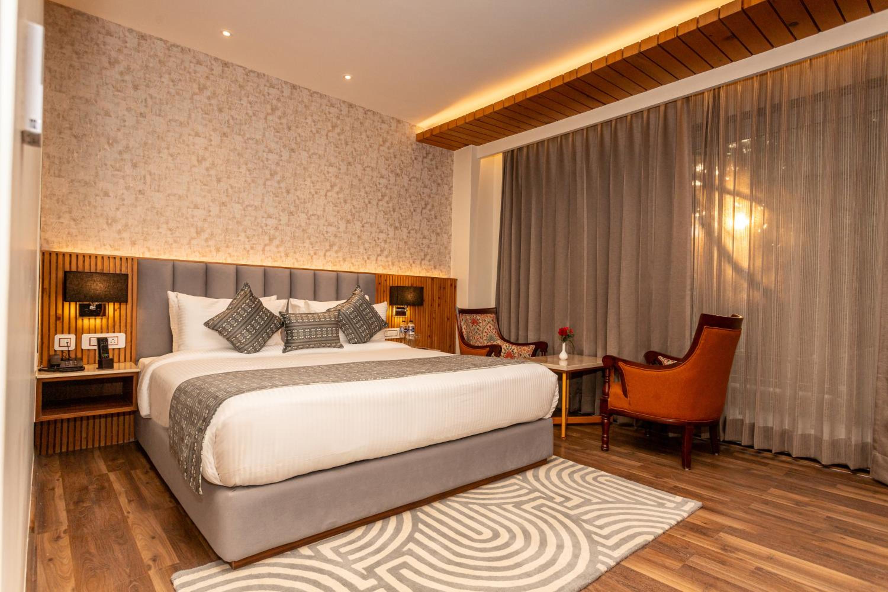 Superior Room with Balcony - Photo 15