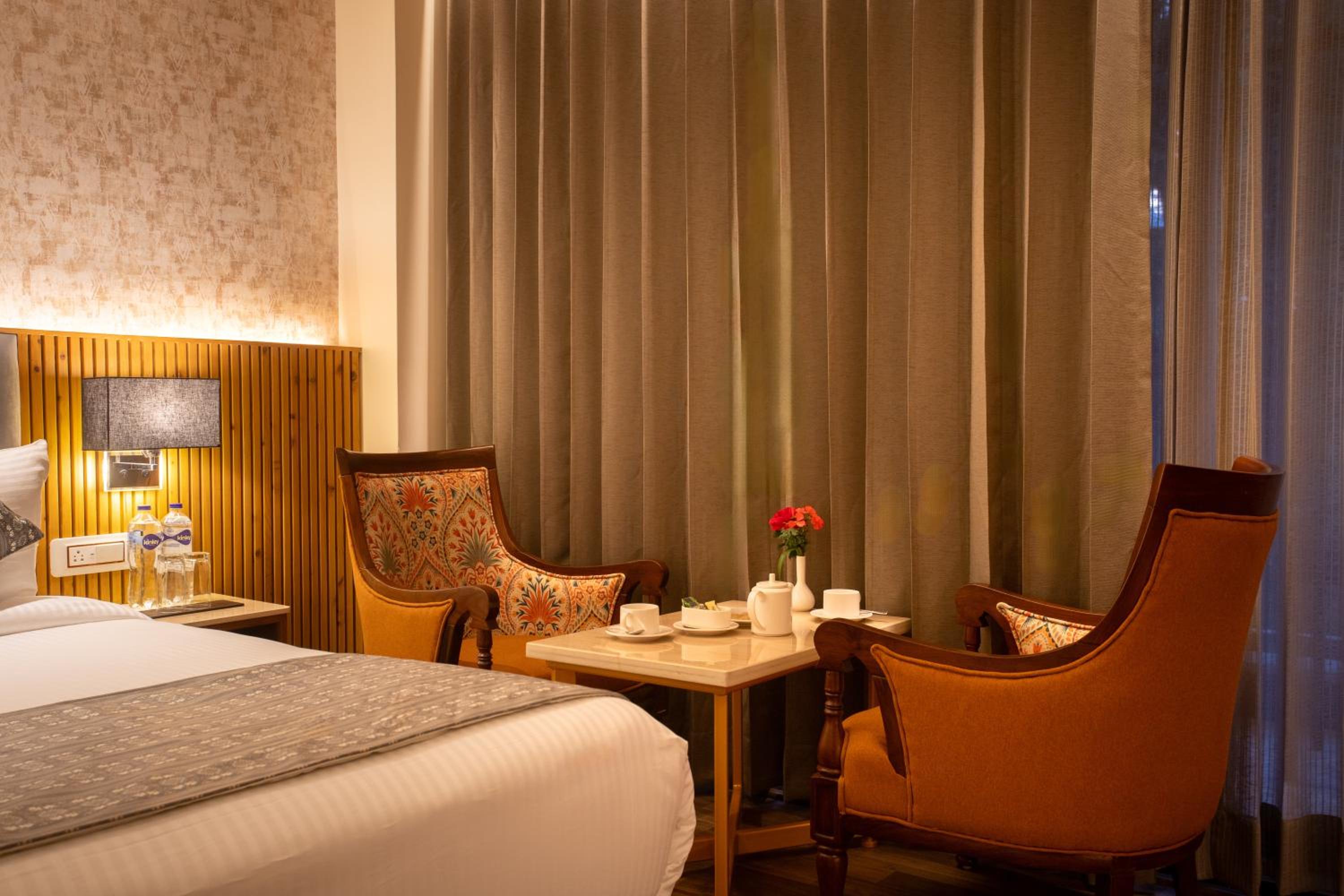 Superior Room with Balcony - Photo 14