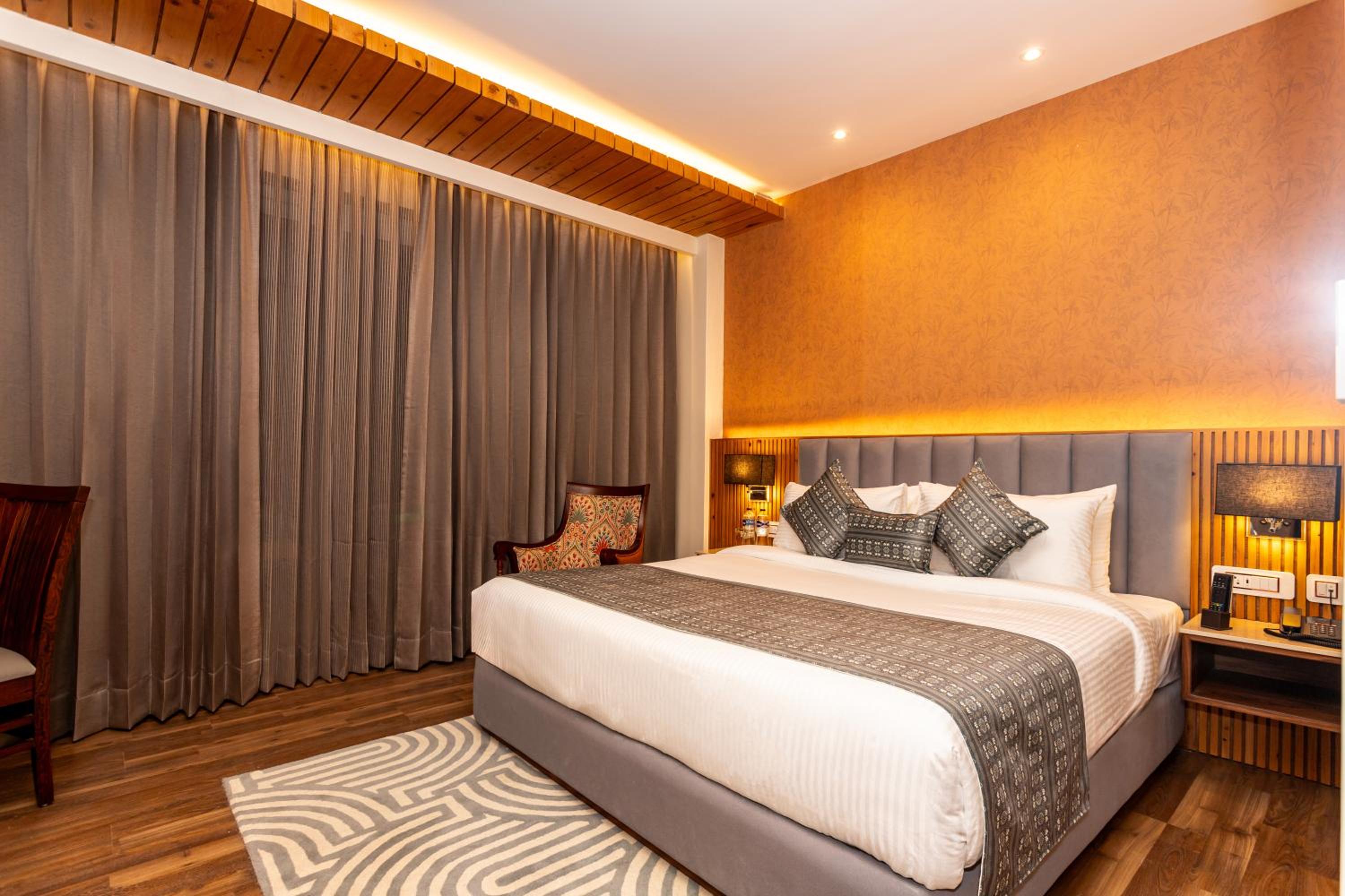 Superior Room with Balcony - Photo 4
