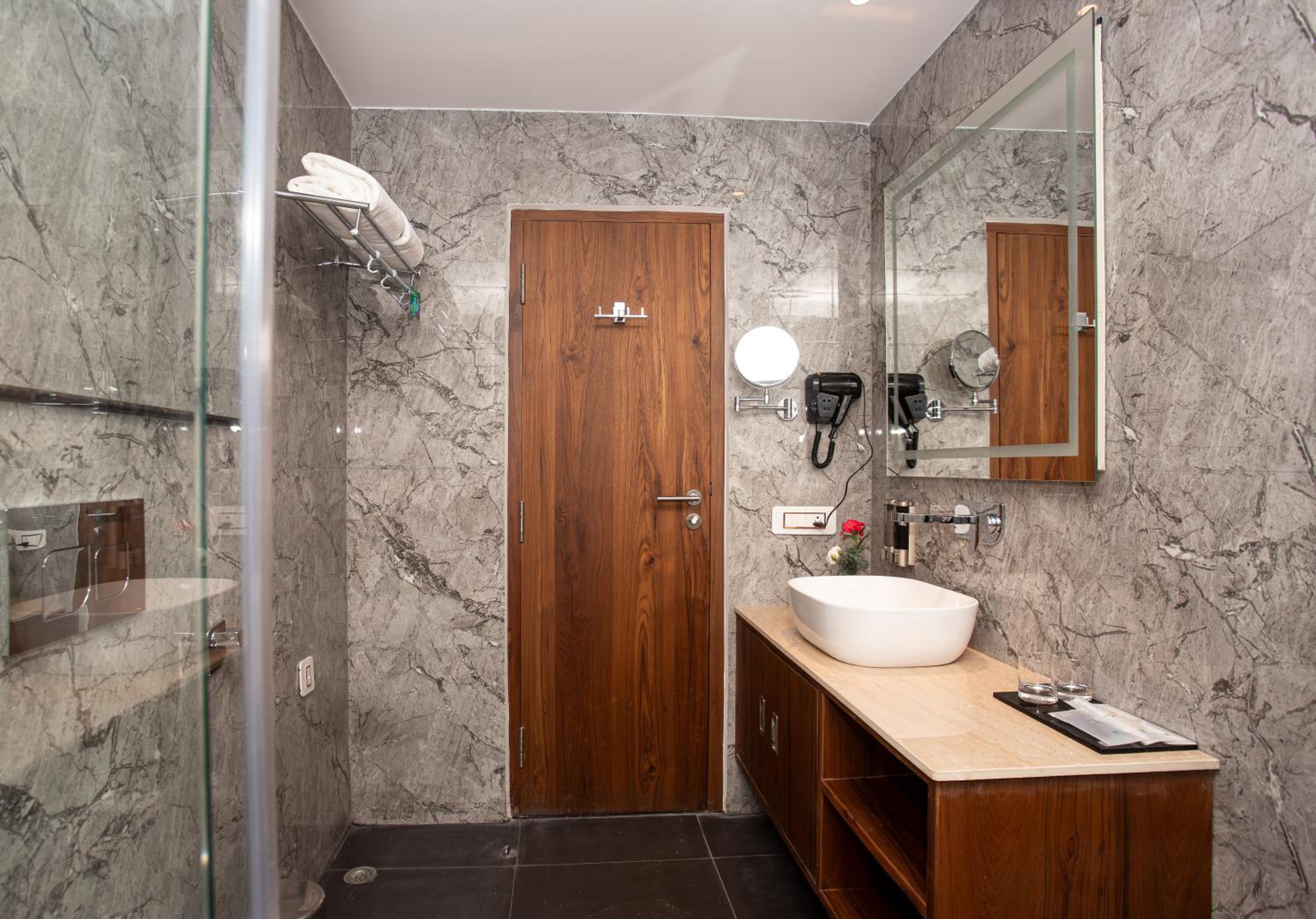 Deluxe Room (No View) - Photo 2