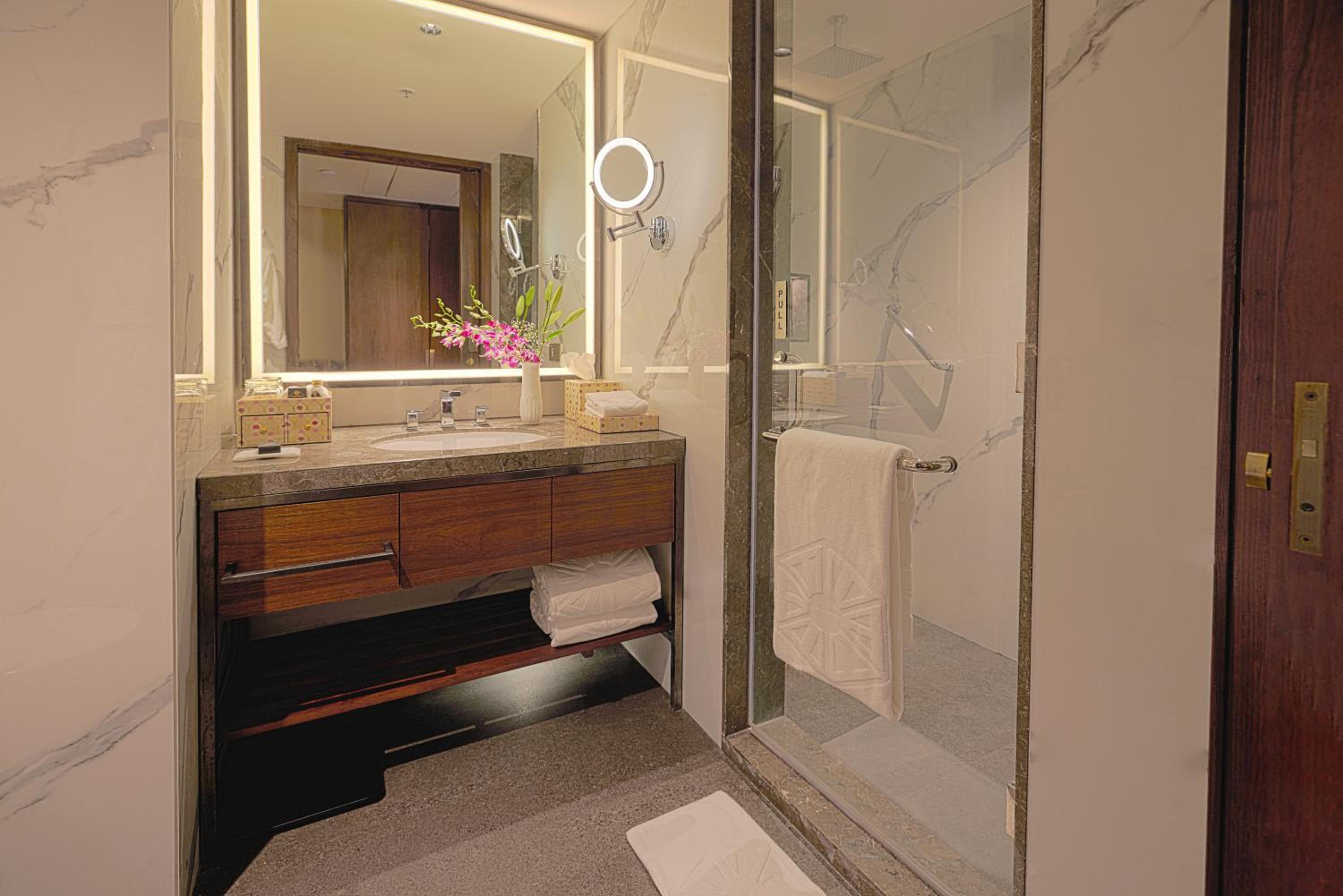Deluxe King Room photo 3