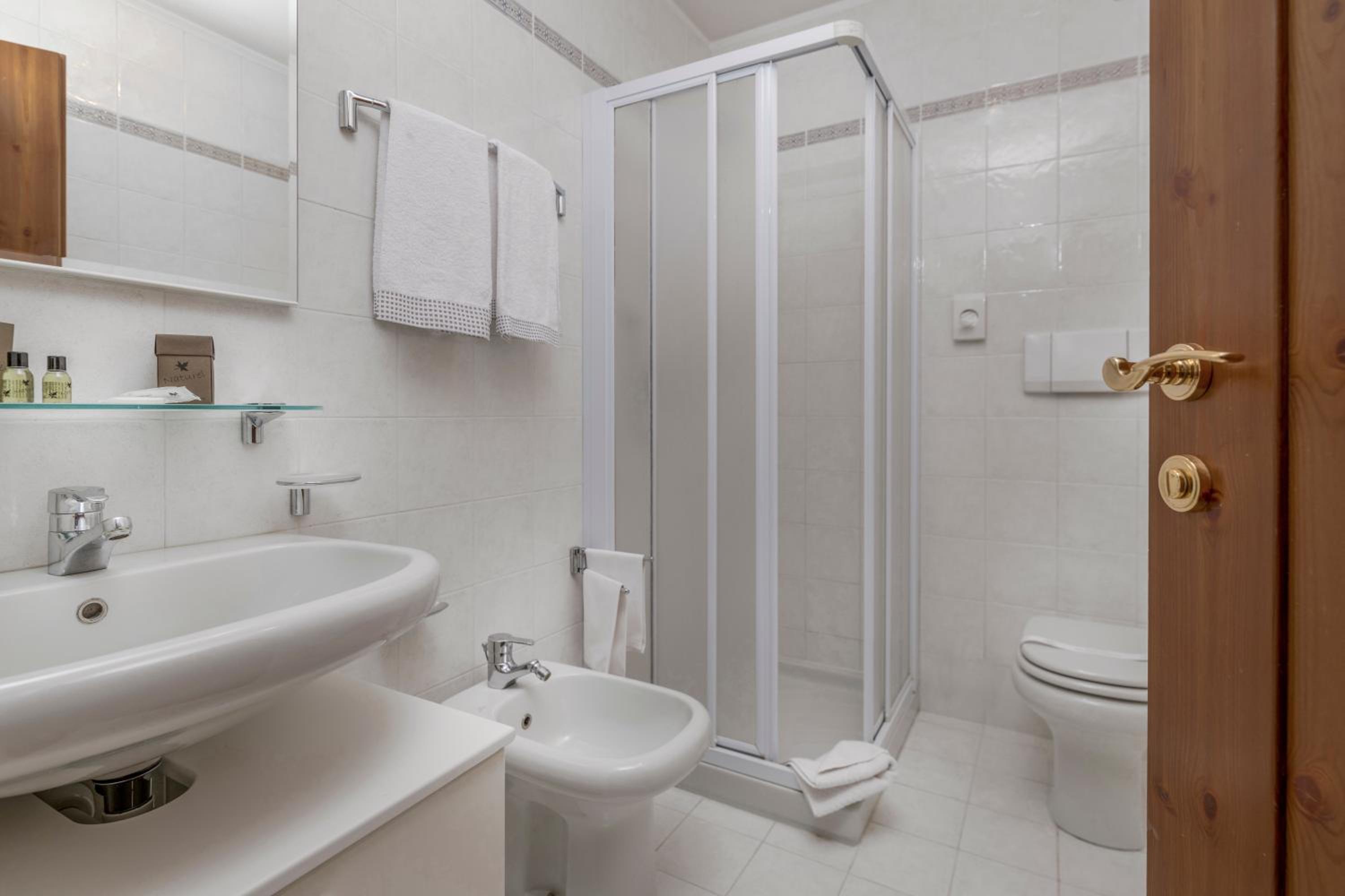 Classic Double Room - Photo 4
