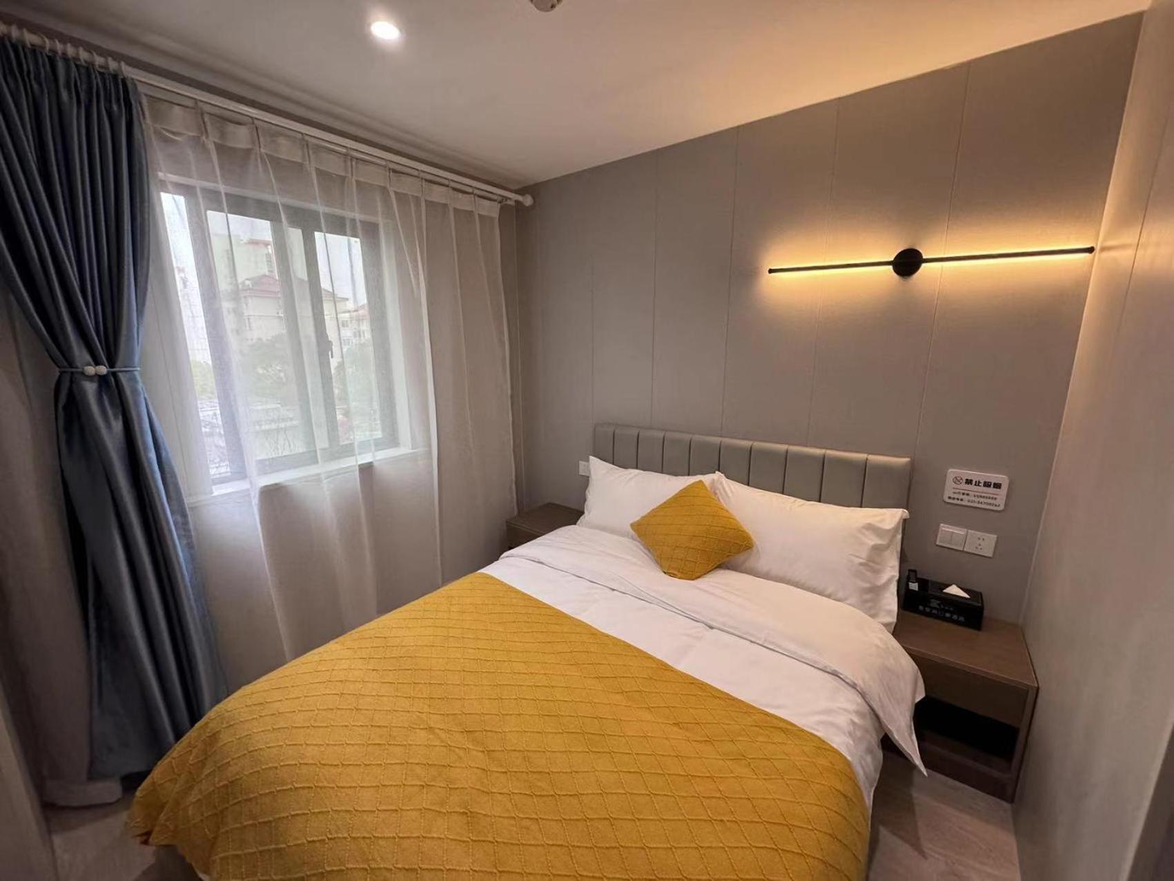 Standard Double Room with Small Window