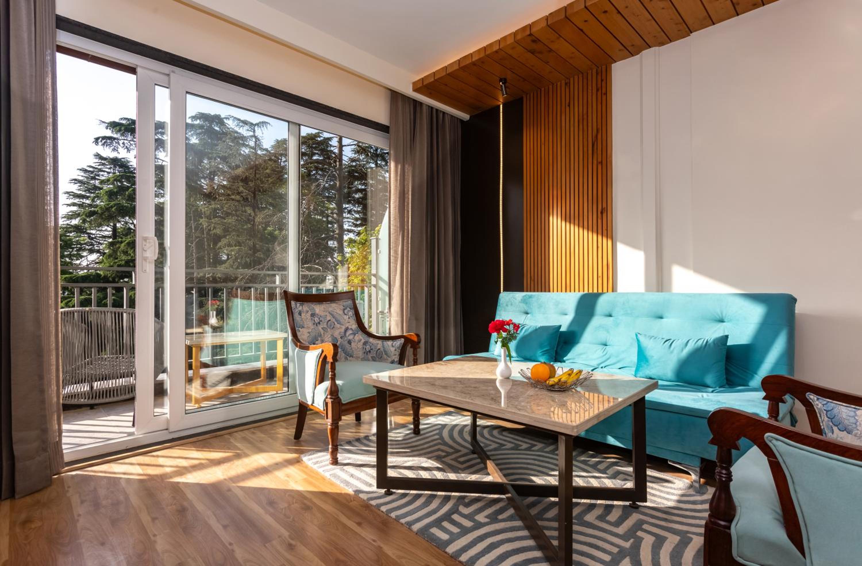 Suite - Photo 17