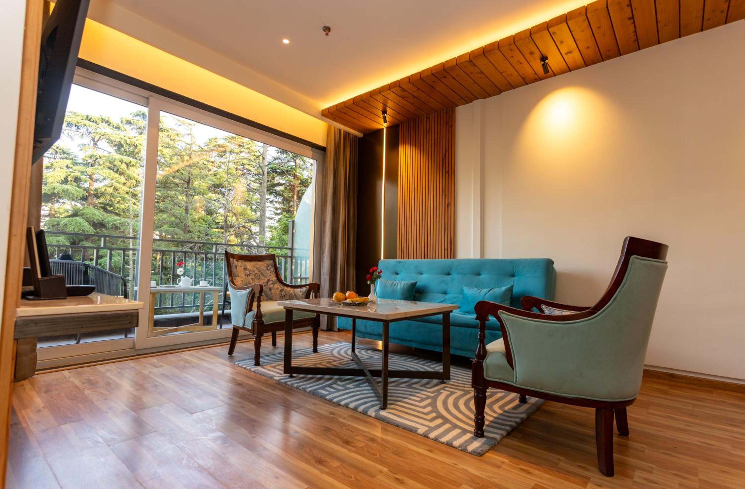 Suite - Photo 3