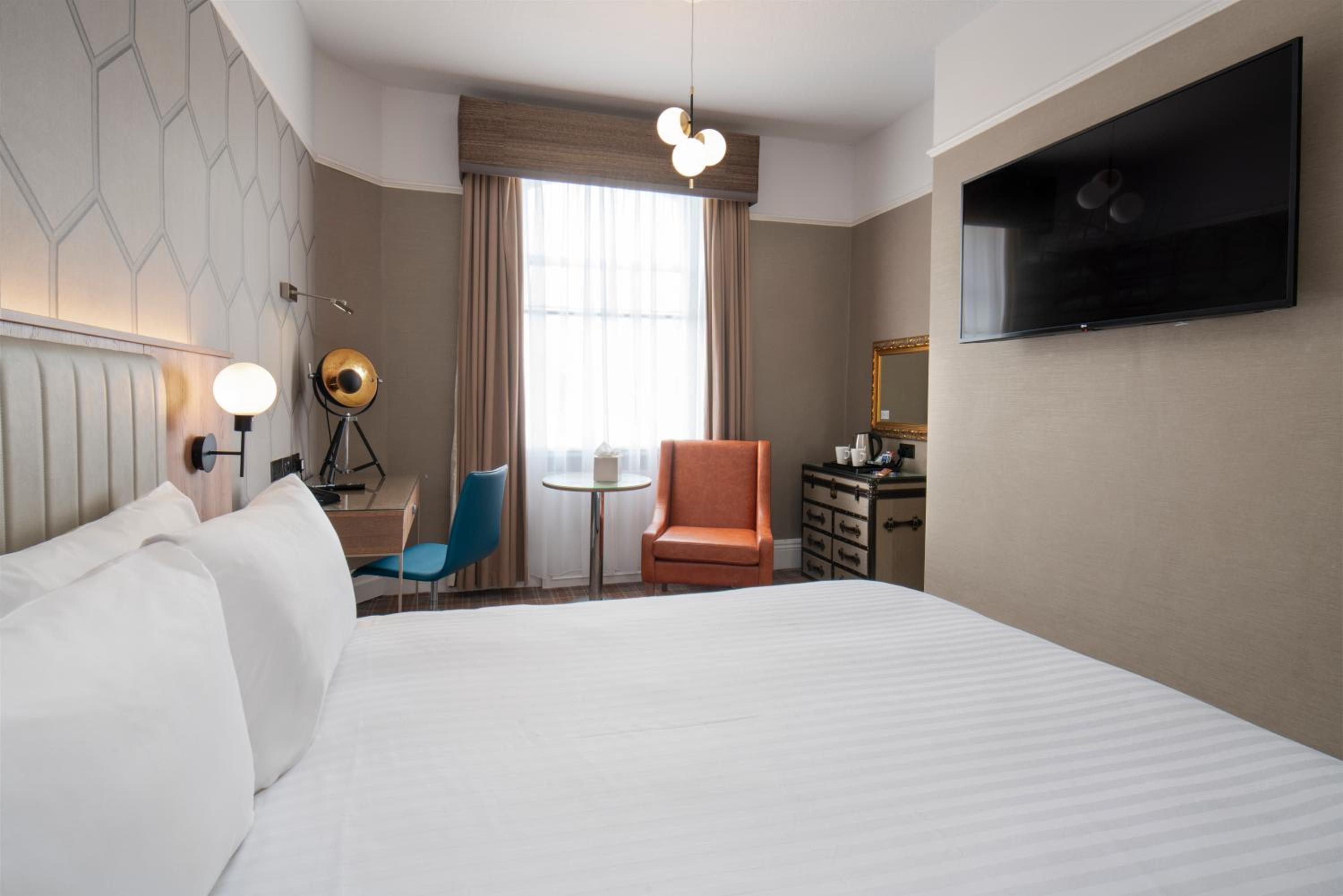 Standard Double Room - Non-Smoking - Photo 4