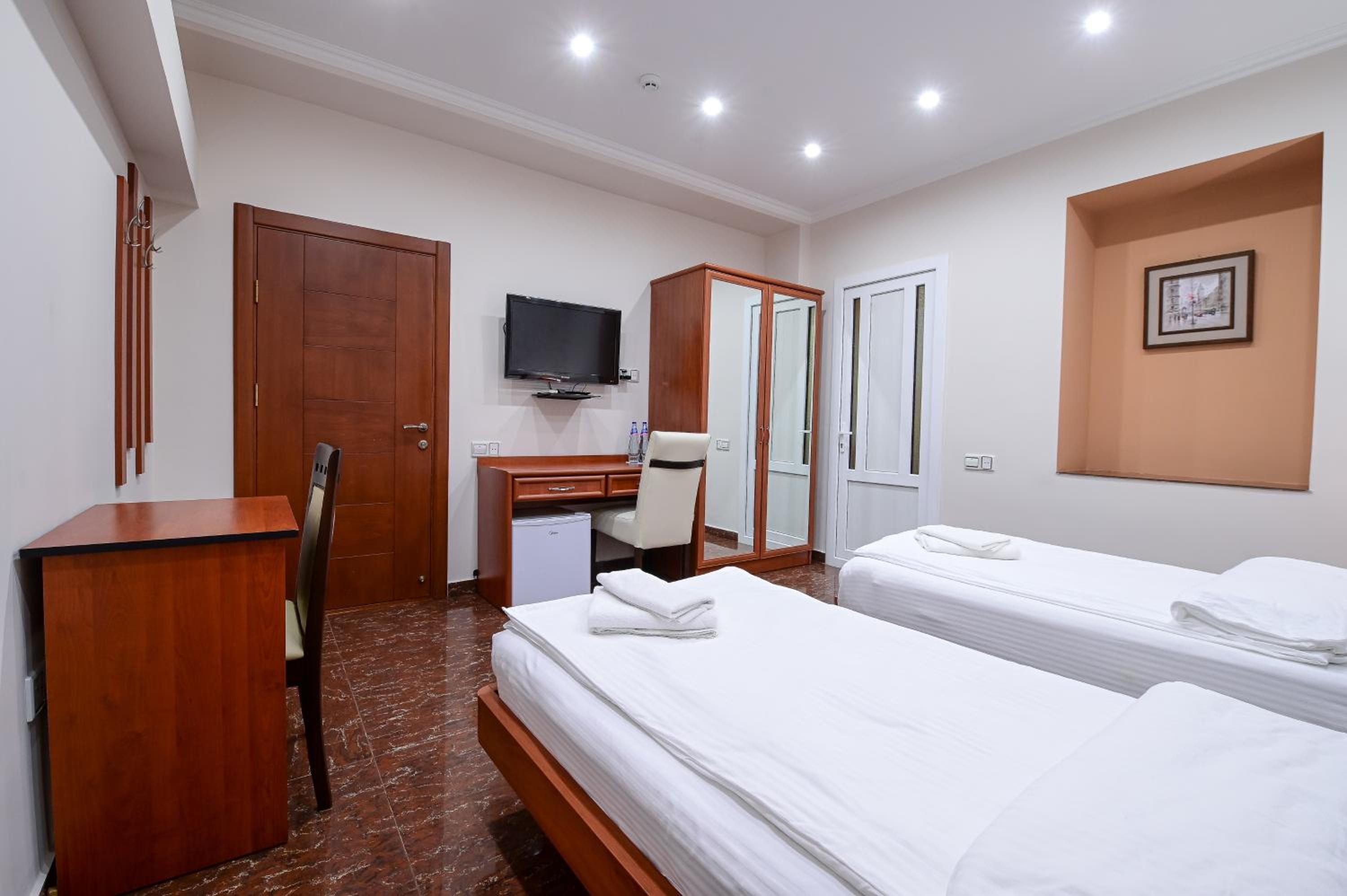 Standard Double or Twin Room photo 2