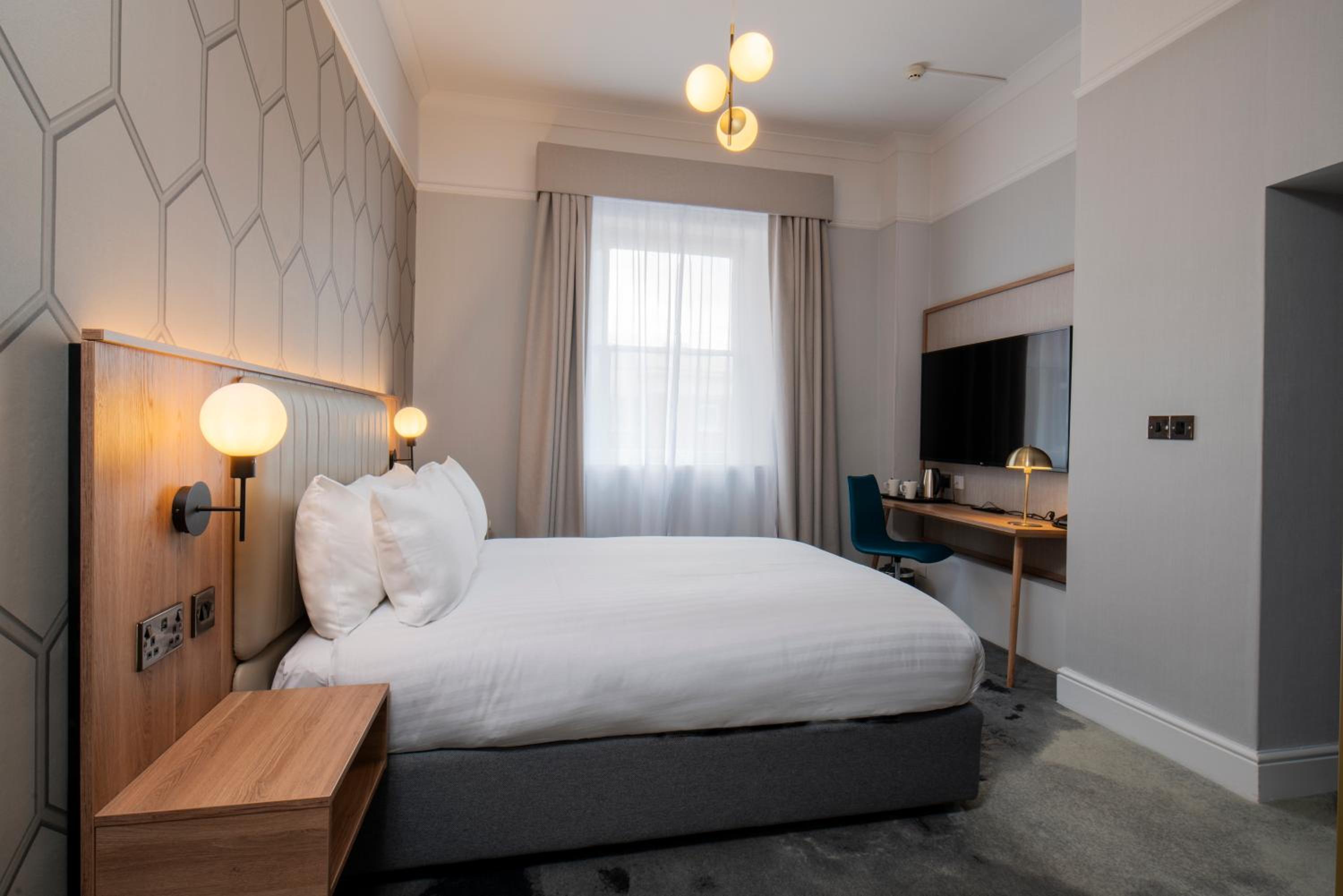 Small Double Room - Non-Smoking - Photo 1