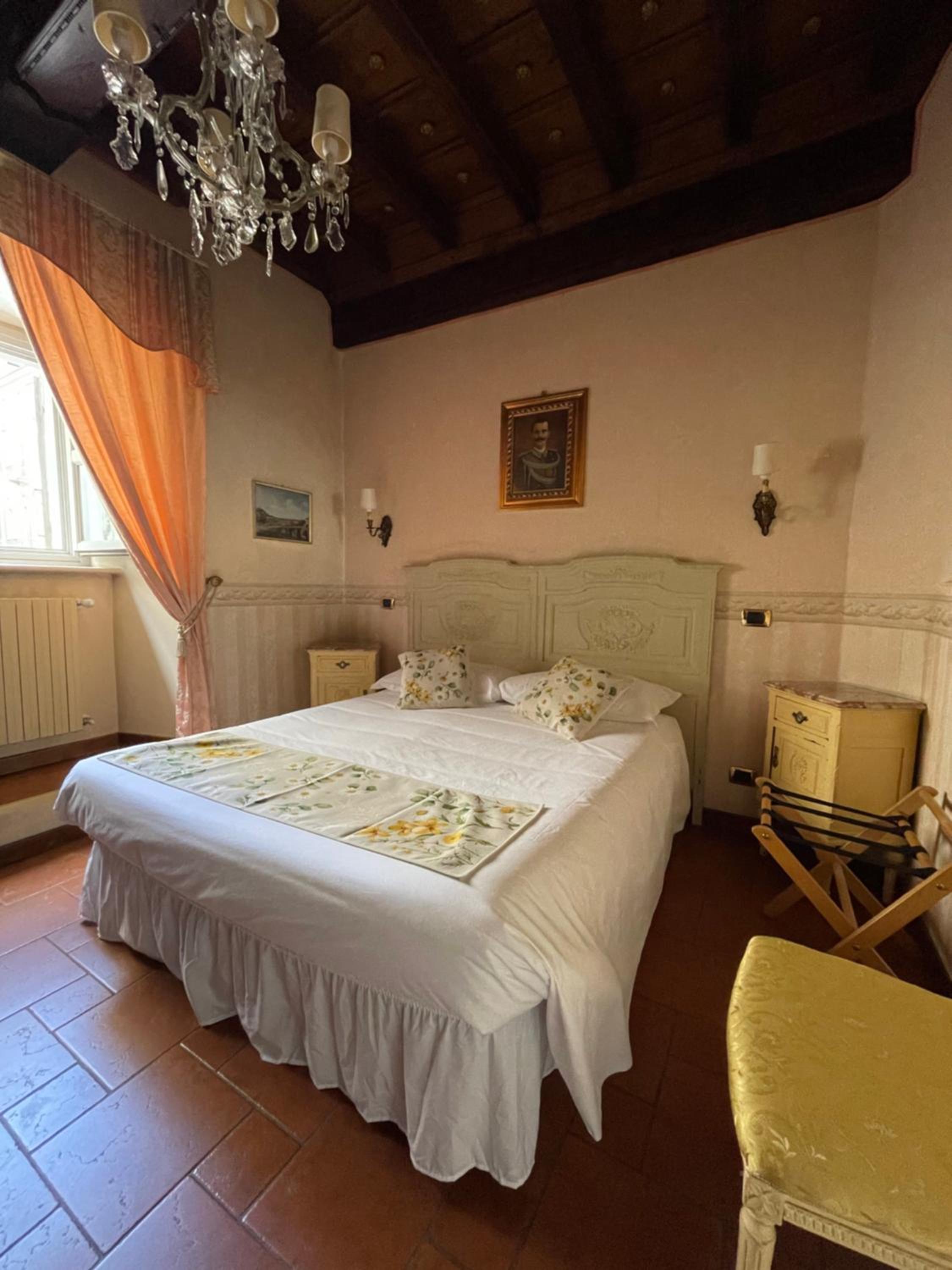 Double Room - Photo 5