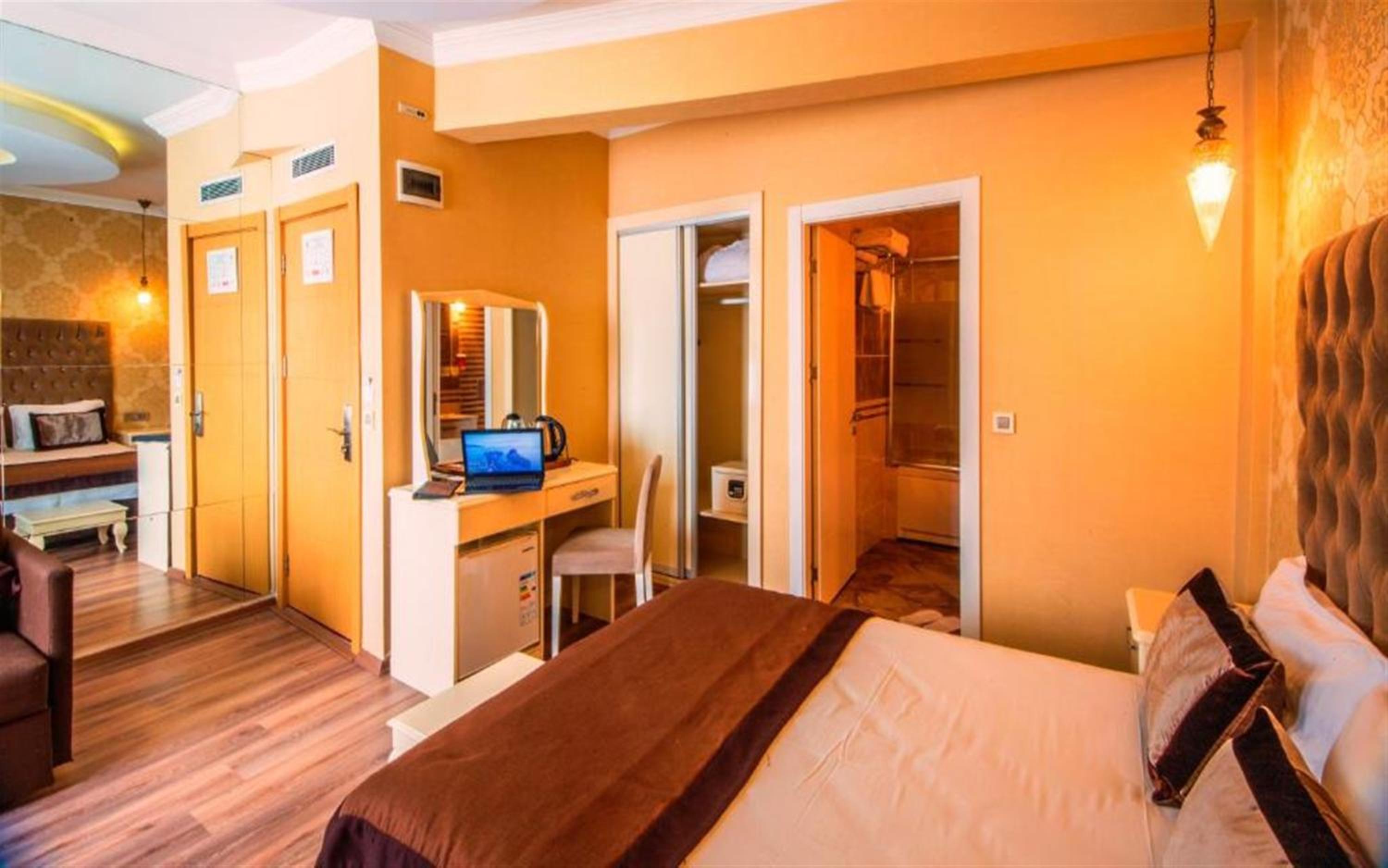Large Double Room photo 2