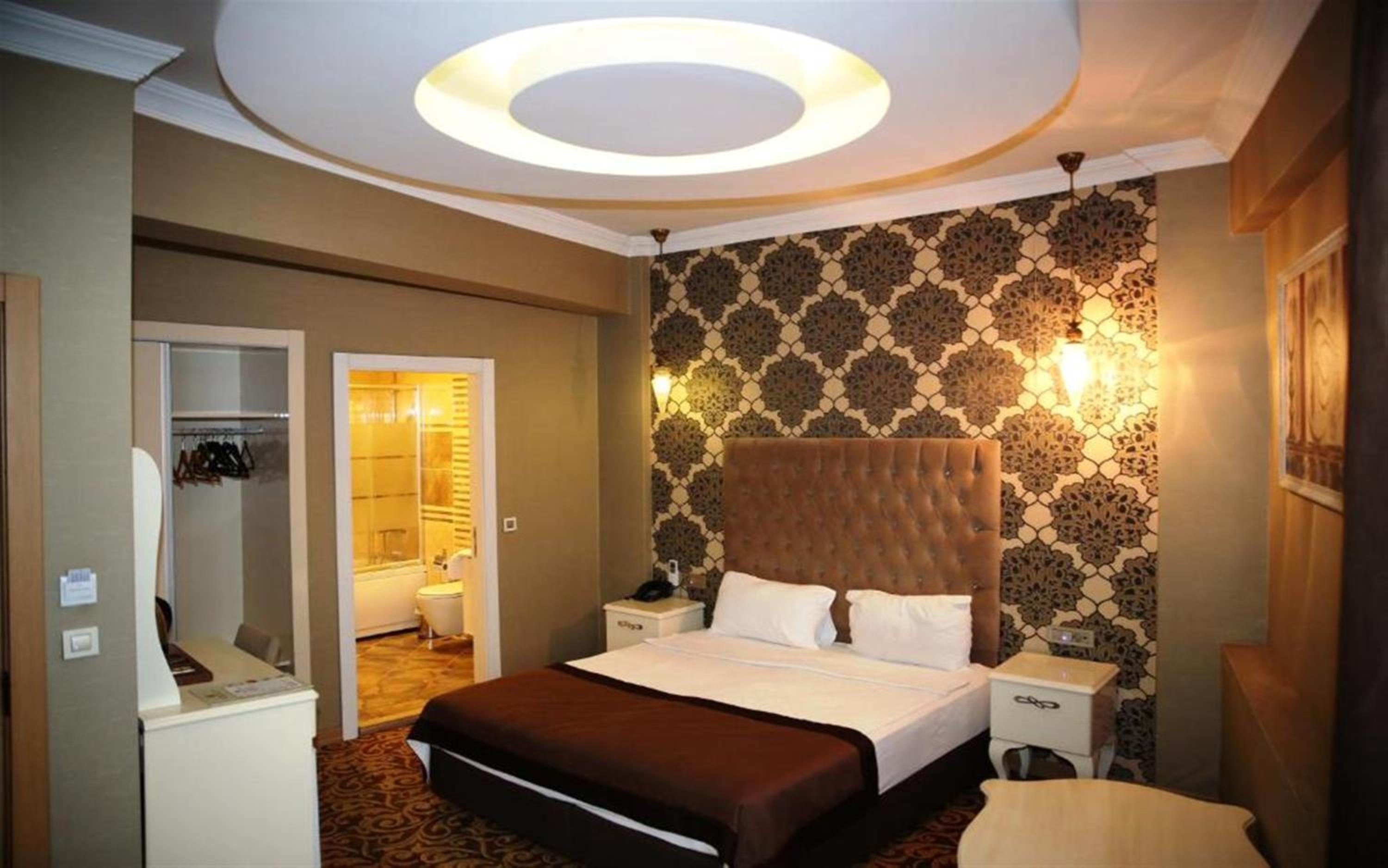 Large Double Room photo 1