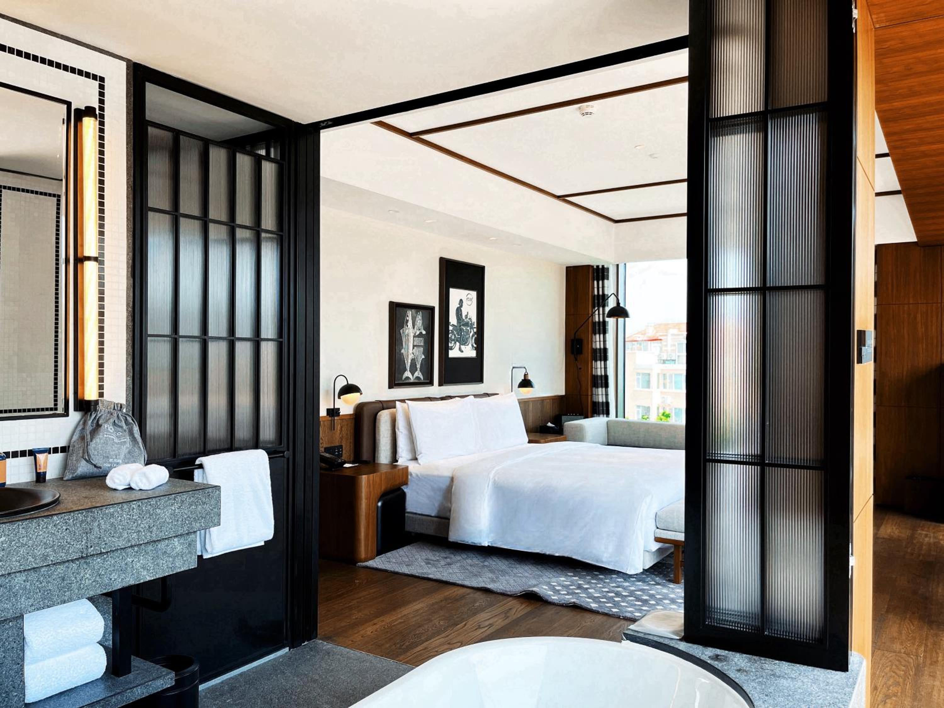 Premium Larger King Room with Terrace