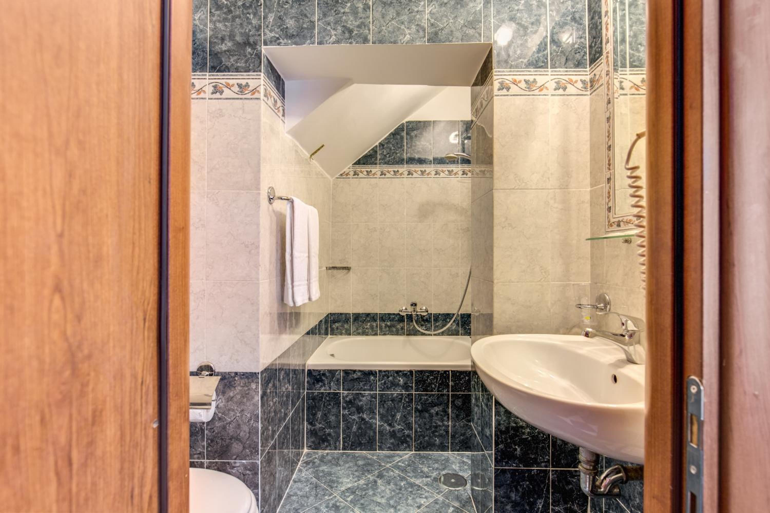 Standard Double or Twin Room with Balcony photo 2