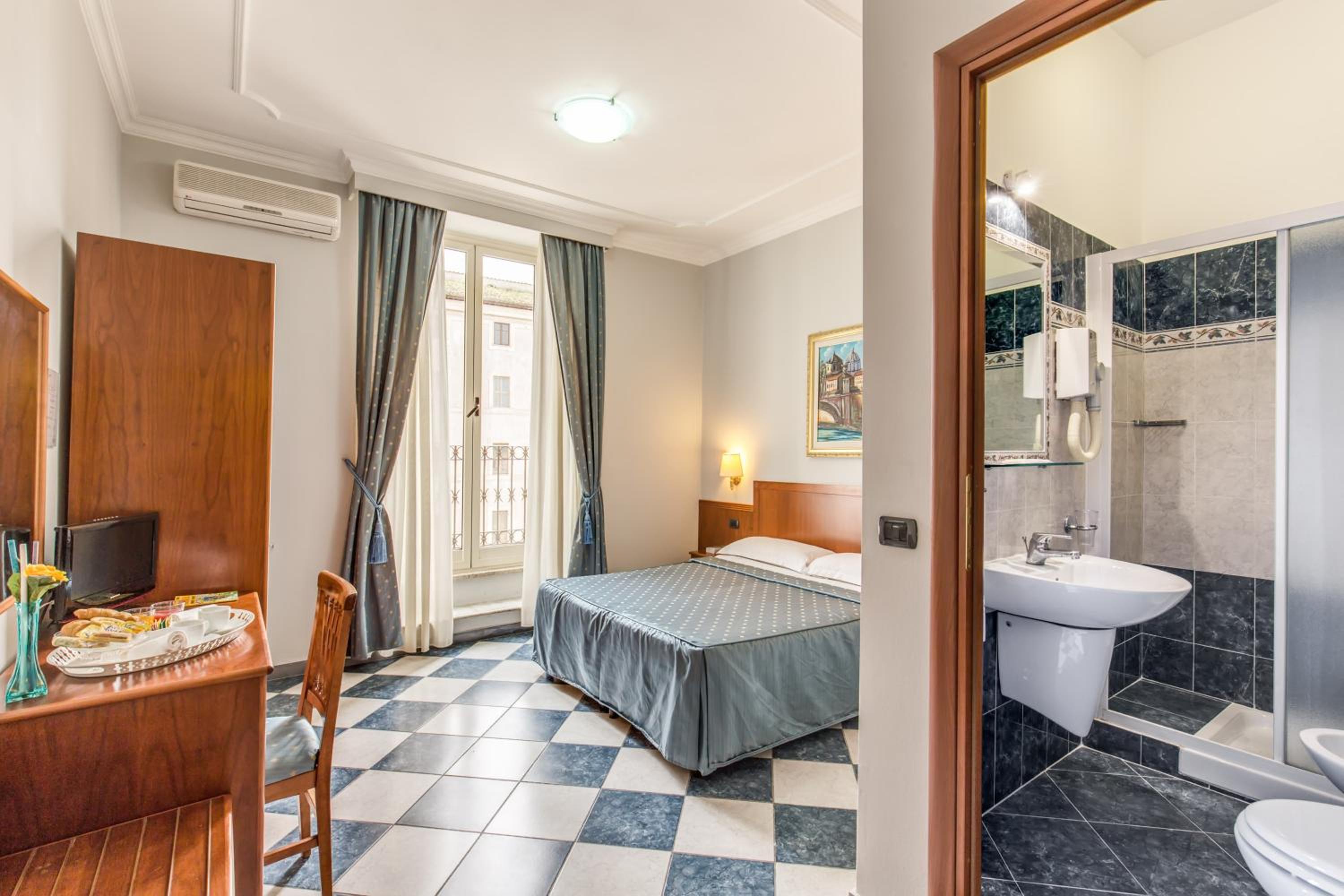 Economy Double or Twin Room photo 1