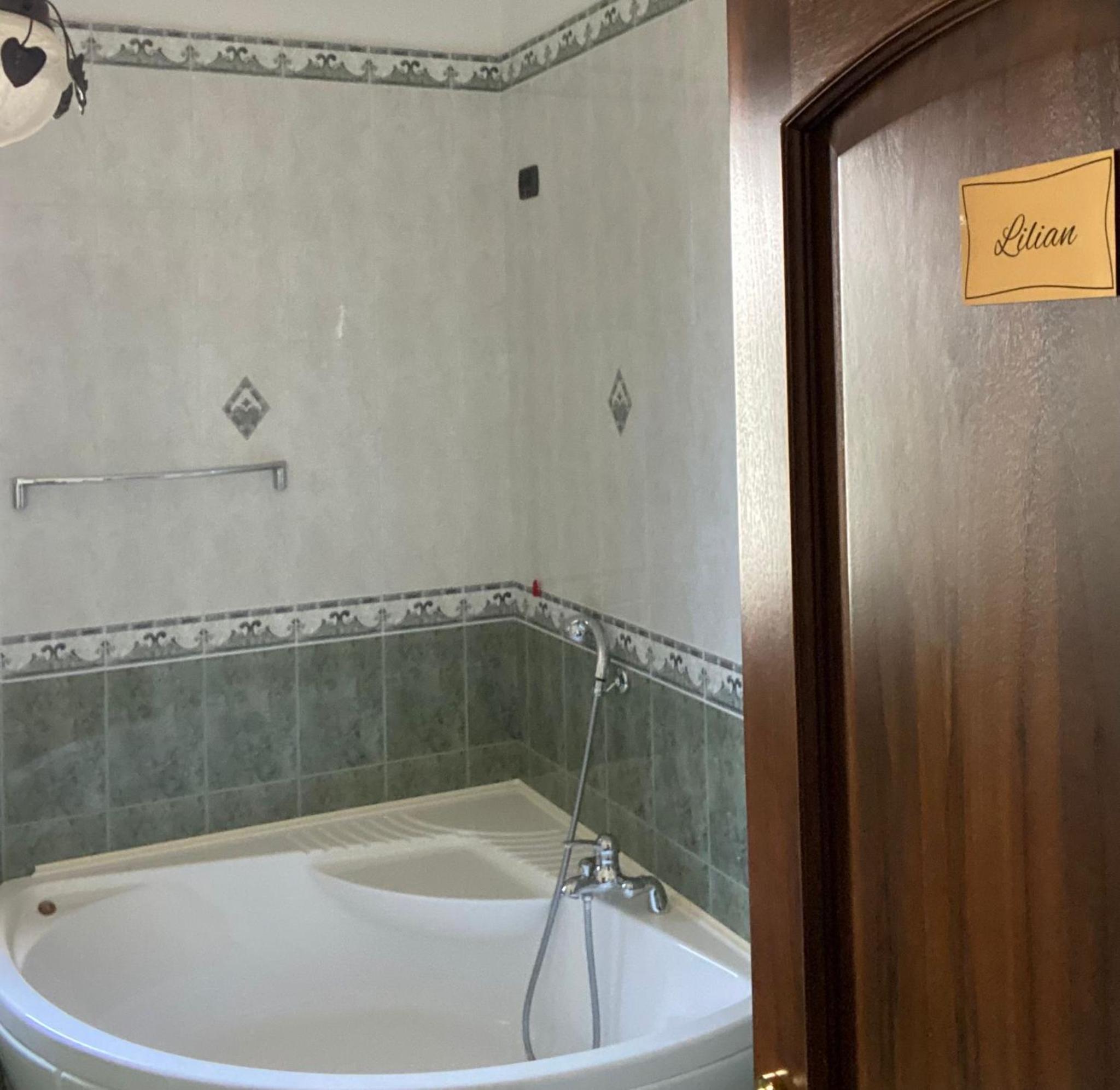 Double Room With Private External Bathroom photo 3