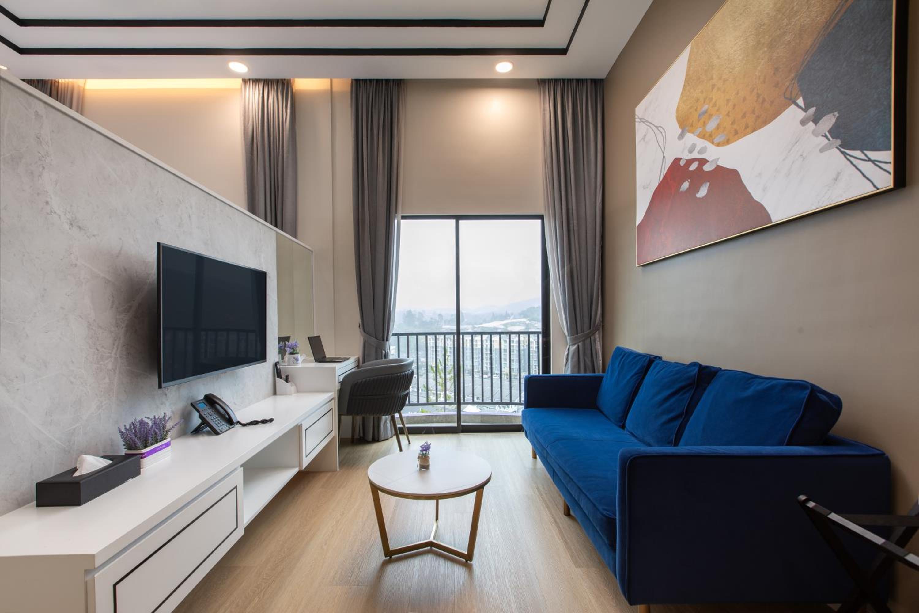 Deluxe Twin Room with Balcony - Photo 4