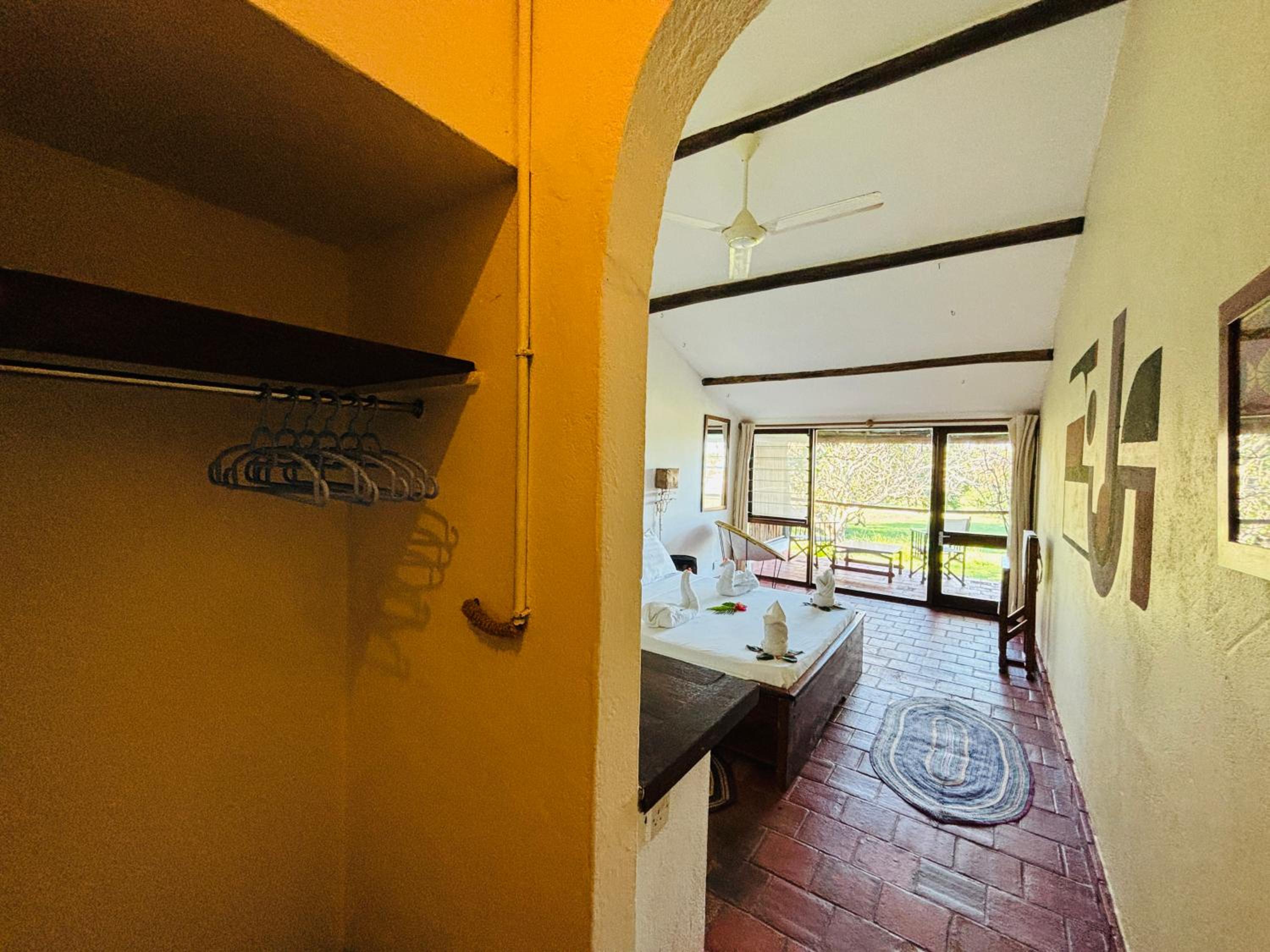 Standard Twin Room with Shared Bathroom