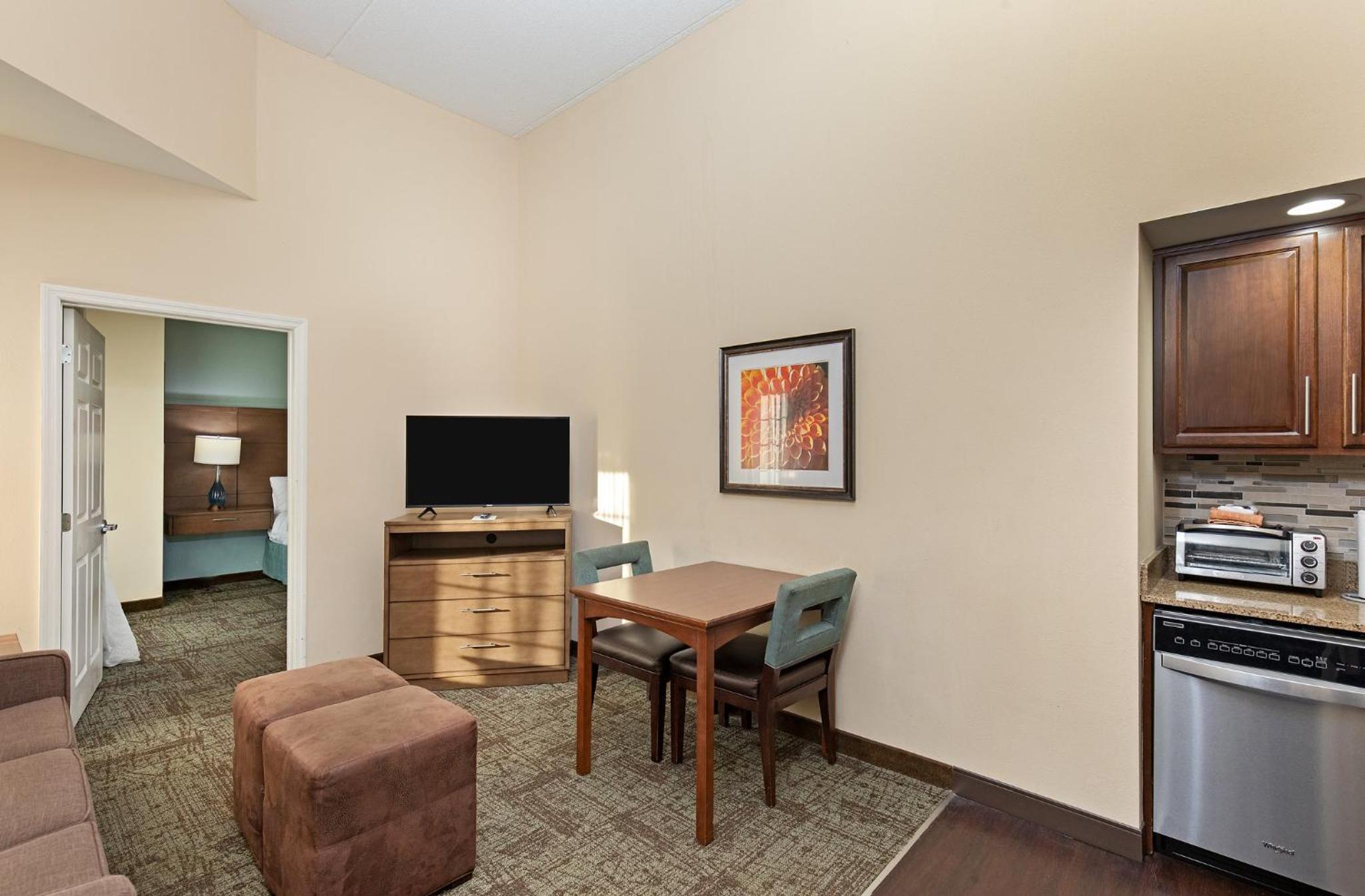 Two-Bedroom Suite with Bath Tub - Disability Access/Non-Smoking