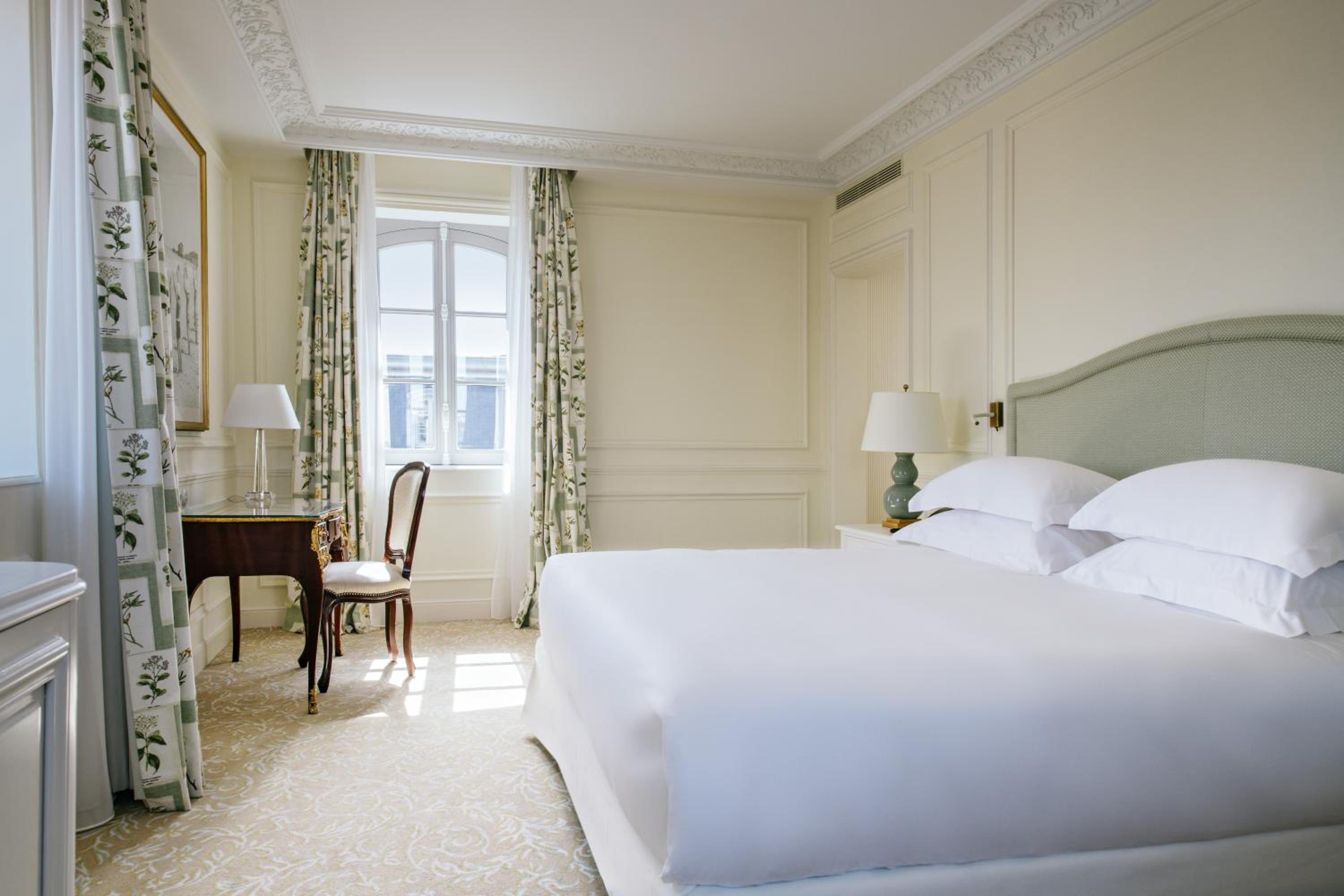 Deluxe Classic King Room