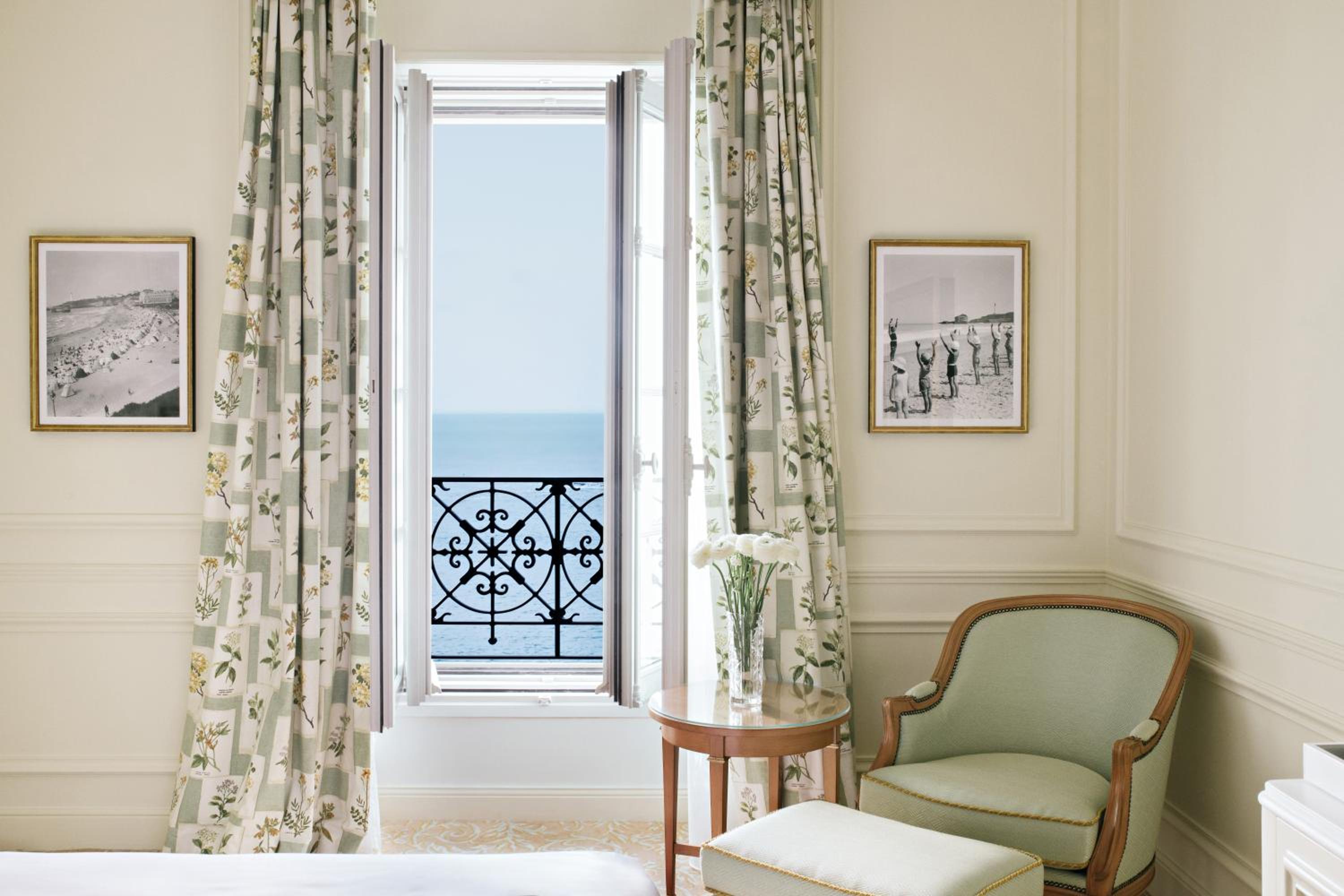 Deluxe Classic Twin Room with Ocean View