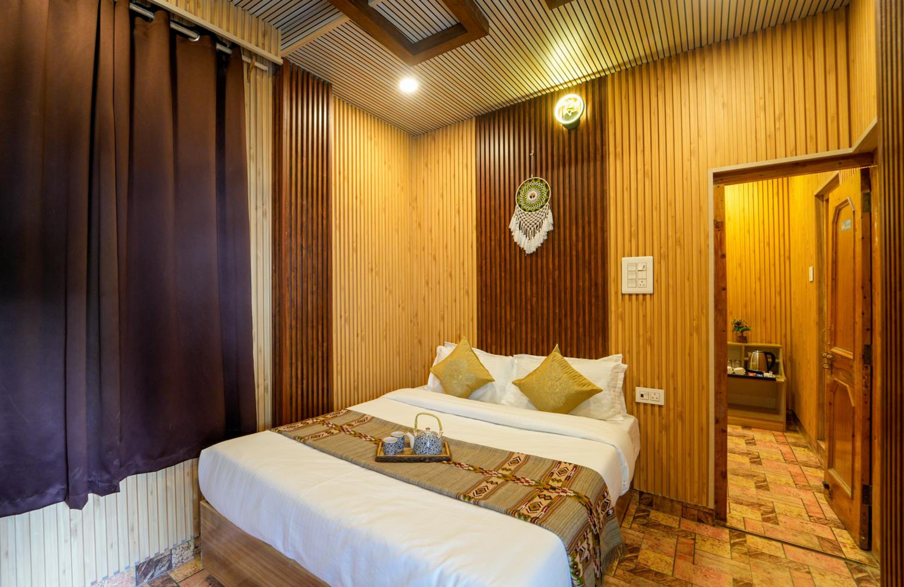 Deluxe Family Room