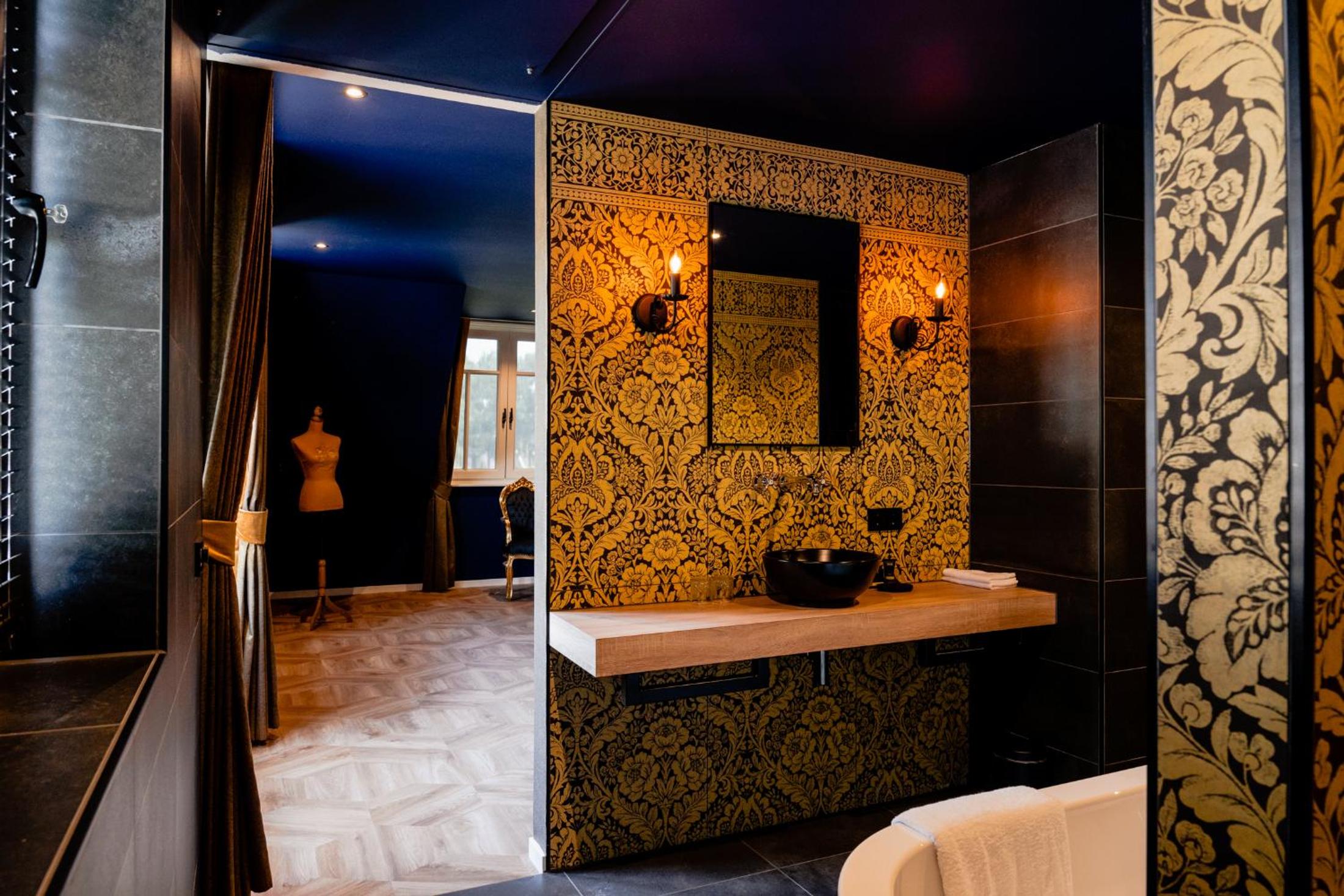 Deluxe Double Room - Photo 10