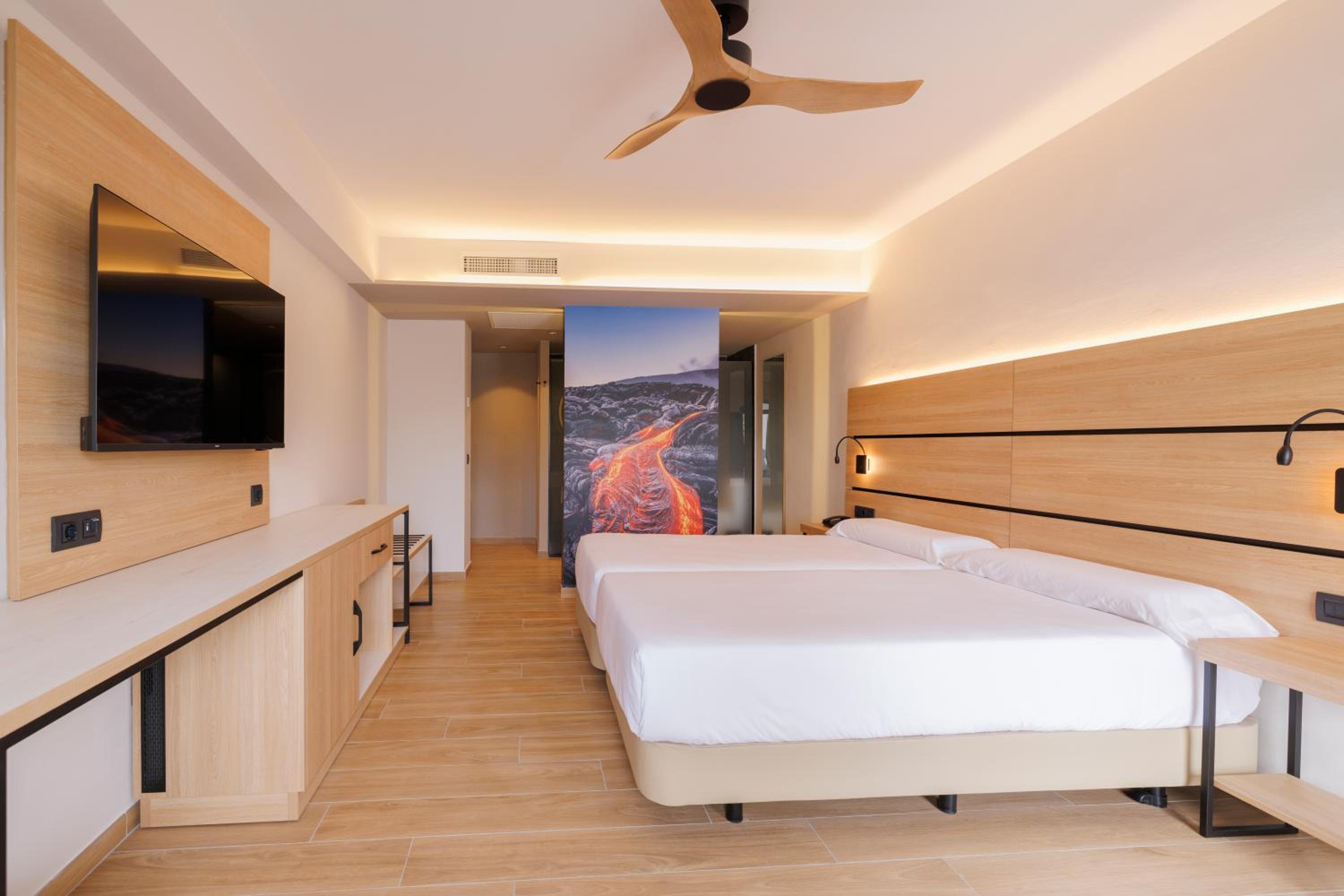 Habitación Doble Superior con Vista a la Piscina