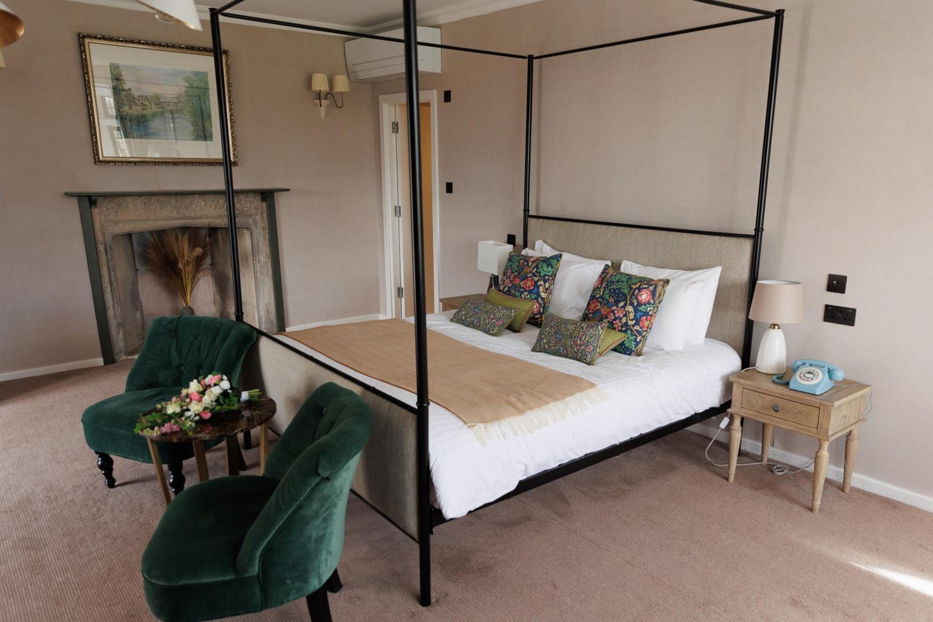 Double Room with Four Poster Bed - Photo 10