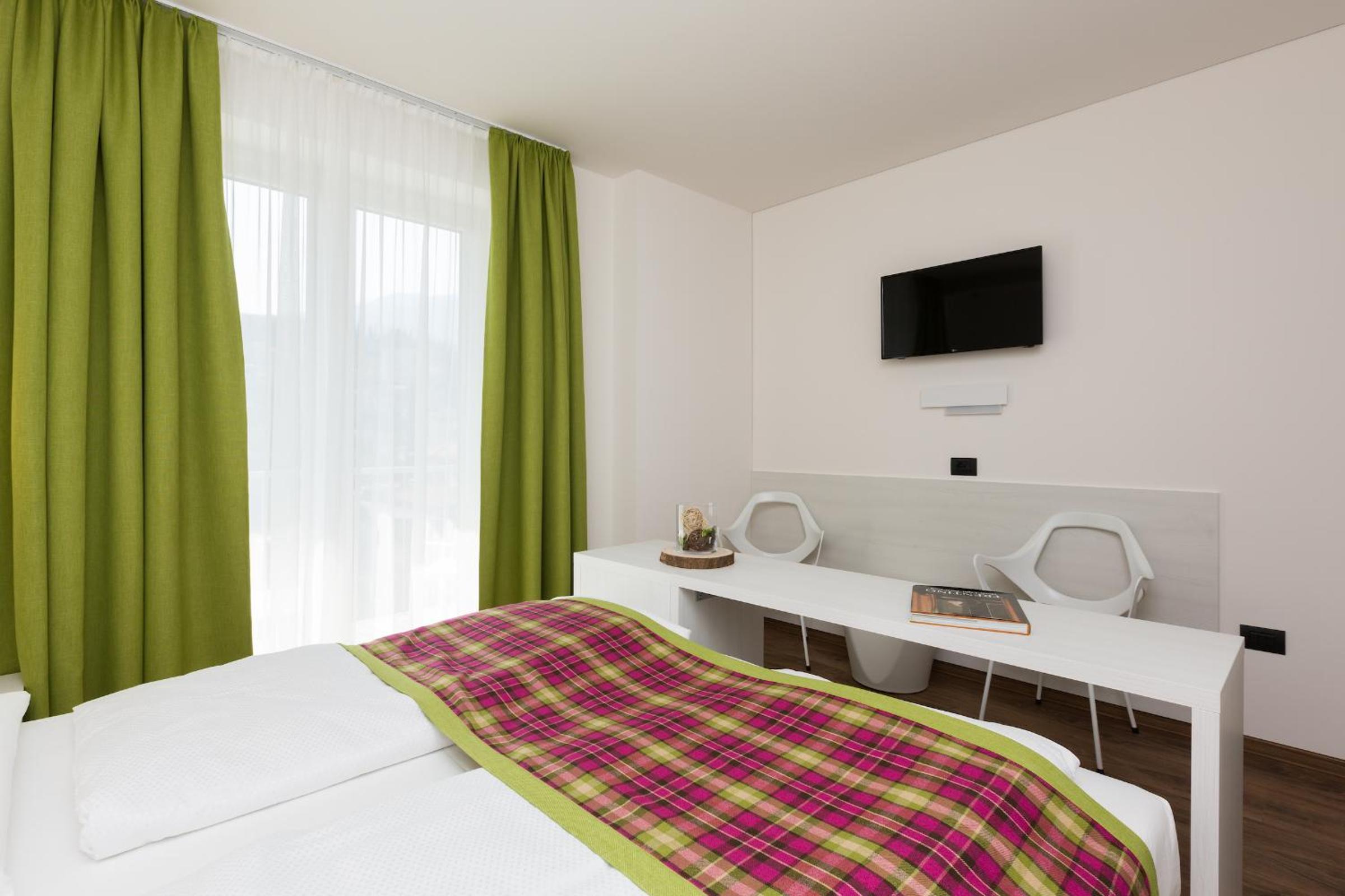 Double or Twin Room with Garden View photo 2
