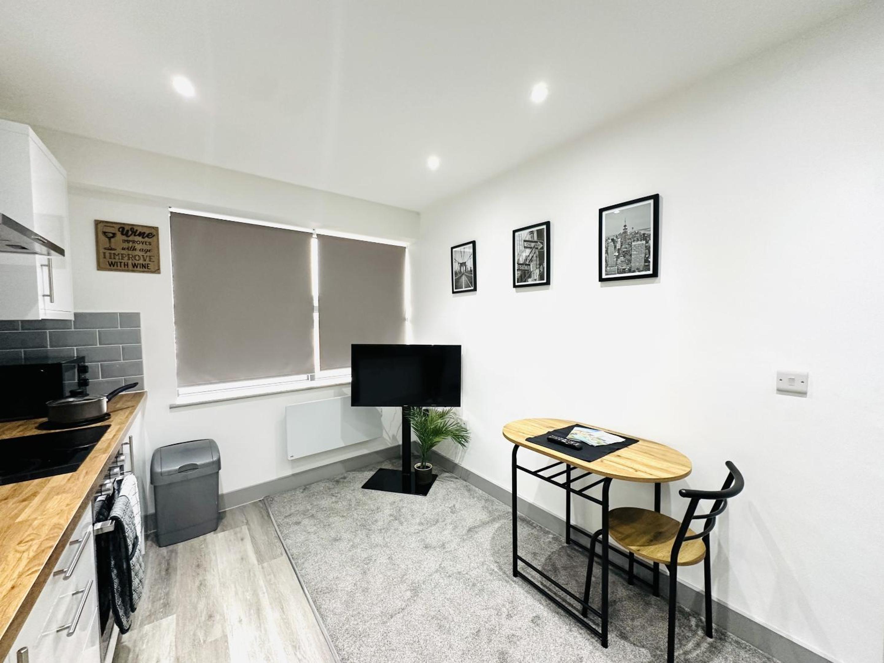 One-Bedroom Apartment with City View photo 1